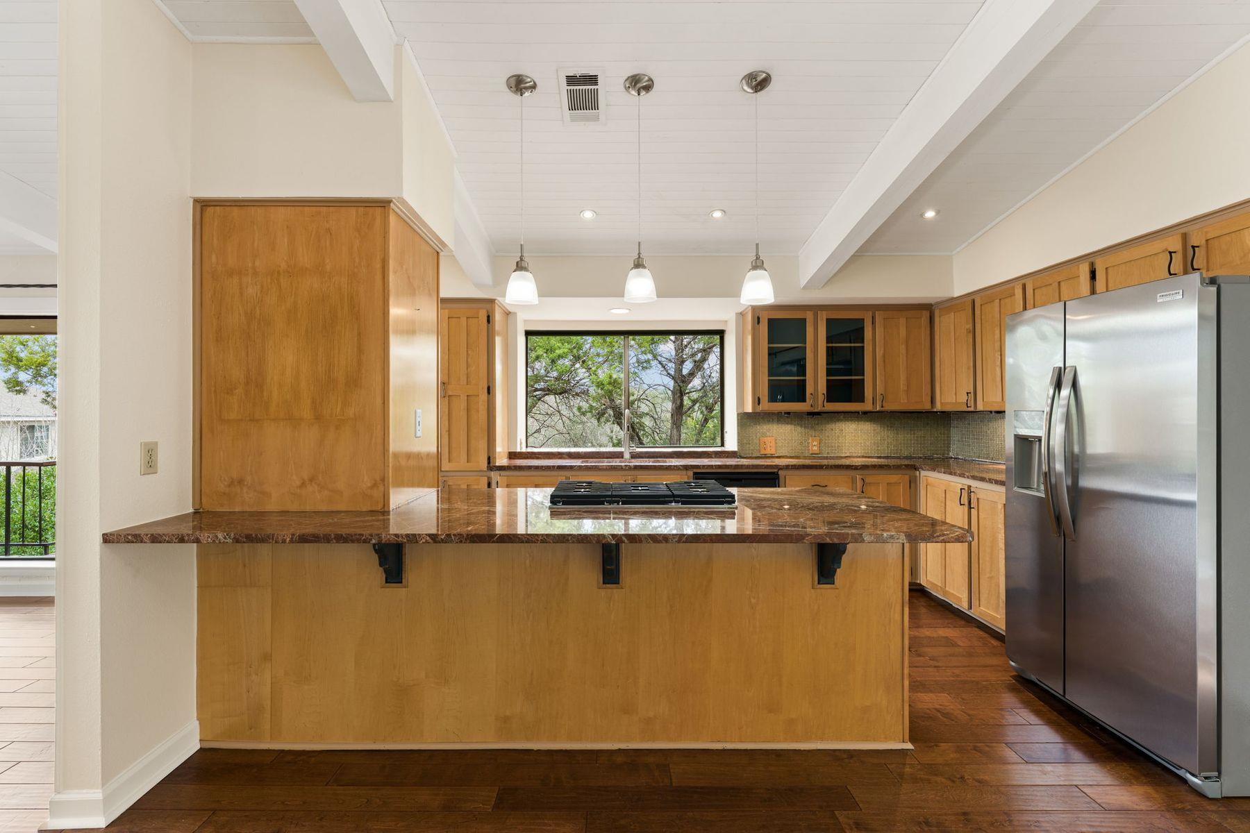 204 Los Altos Dr, Lakeway, TX 78734