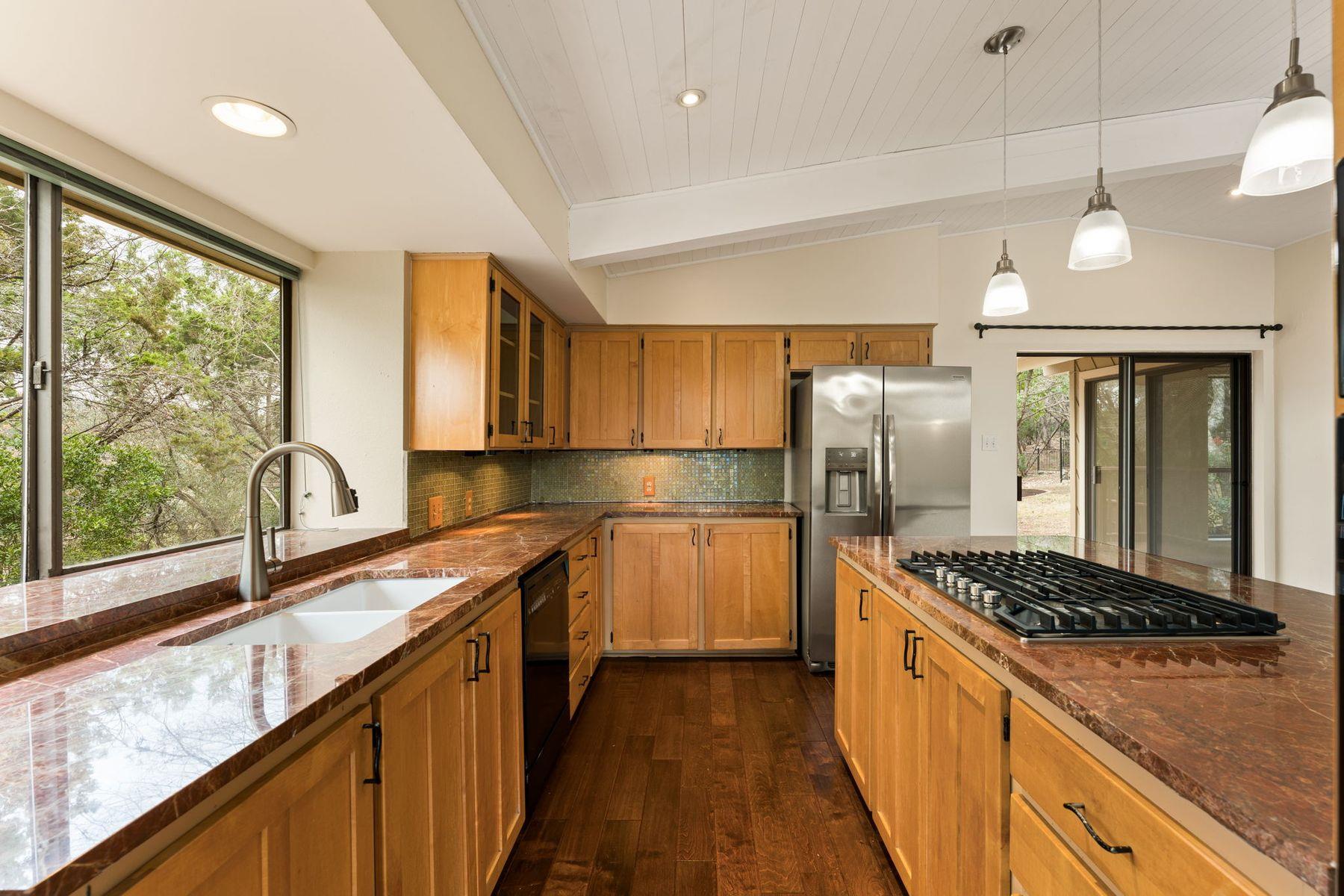 204 Los Altos Dr, Lakeway, TX 78734