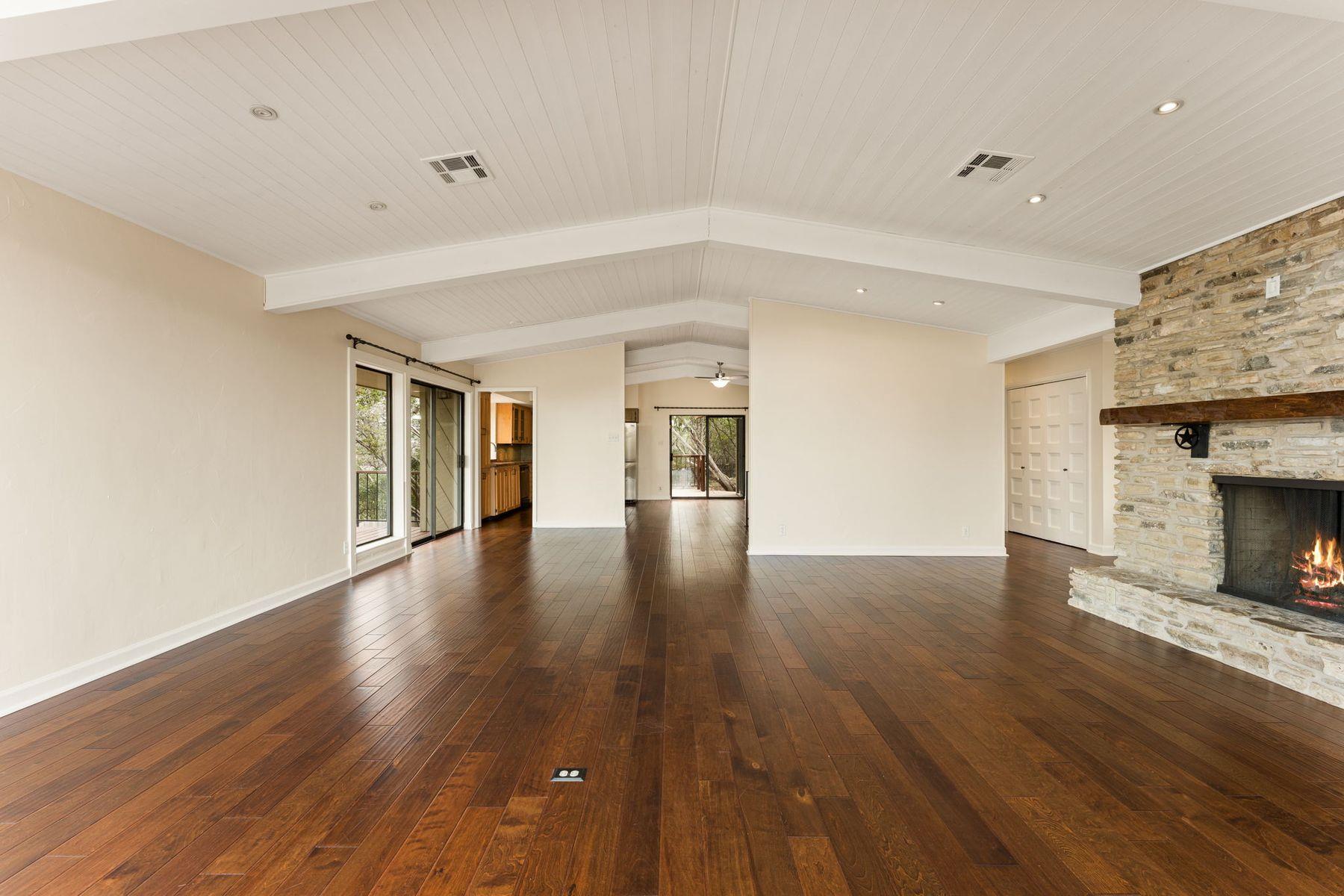 204 Los Altos Dr, Lakeway, TX 78734