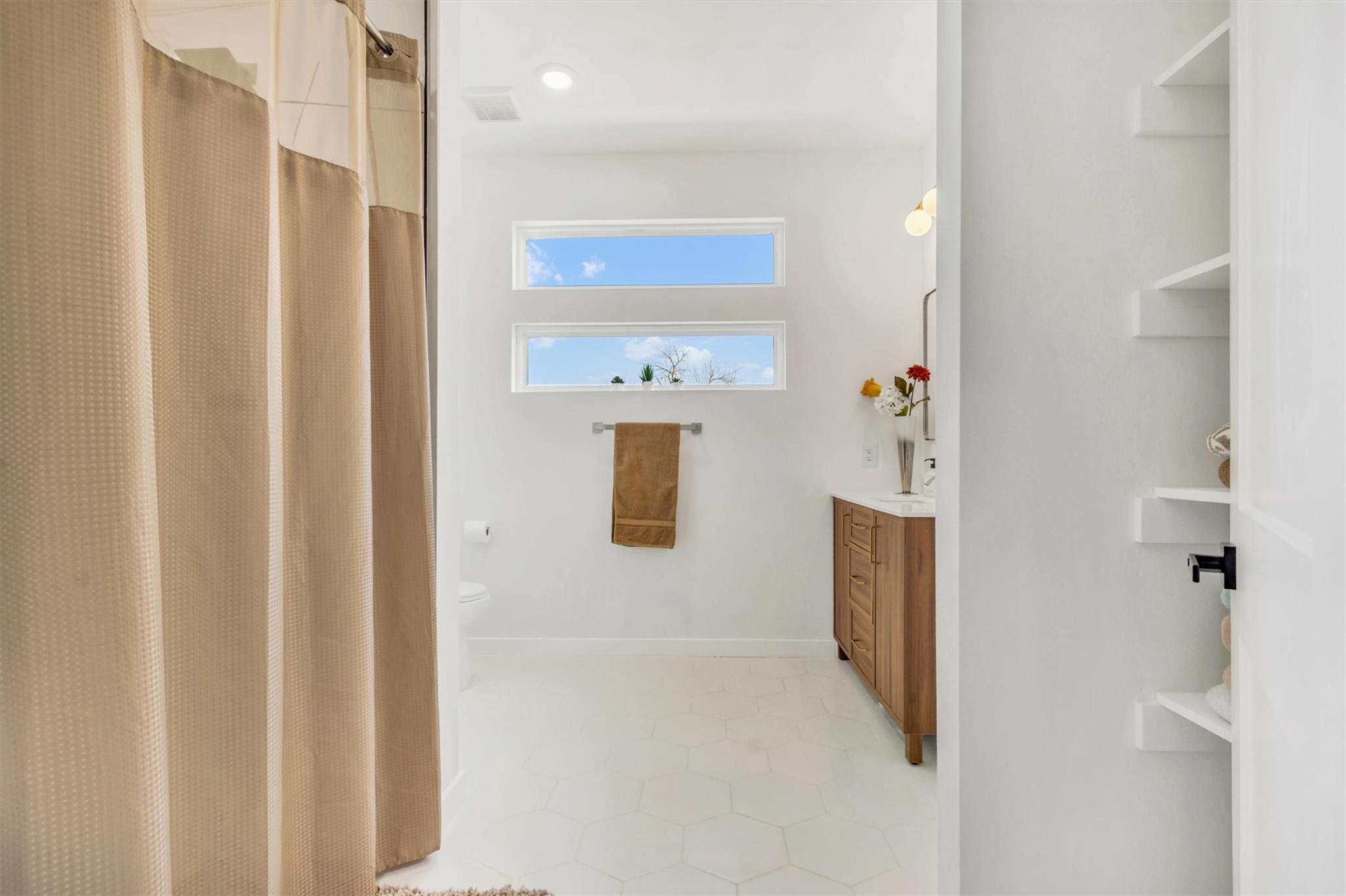 2307 Lathan Ln, Taylor, TX 76574