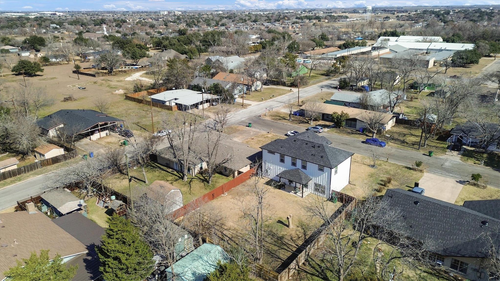 2307 Lathan Ln, Taylor, TX 76574