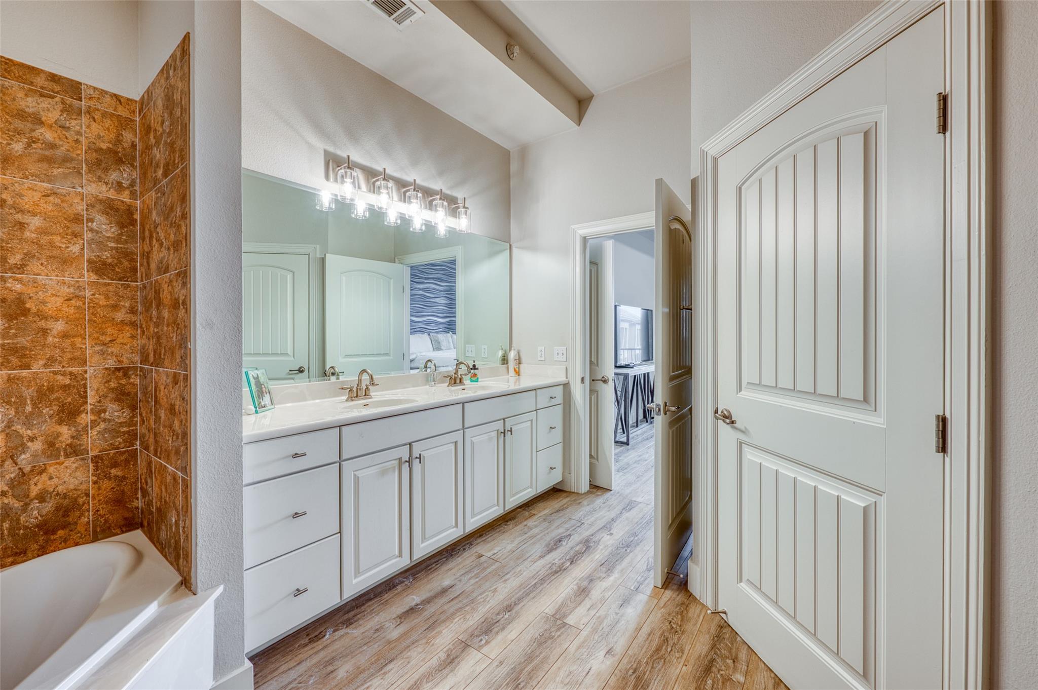 101 West Bank # 64, Horseshoe Bay, TX 78657