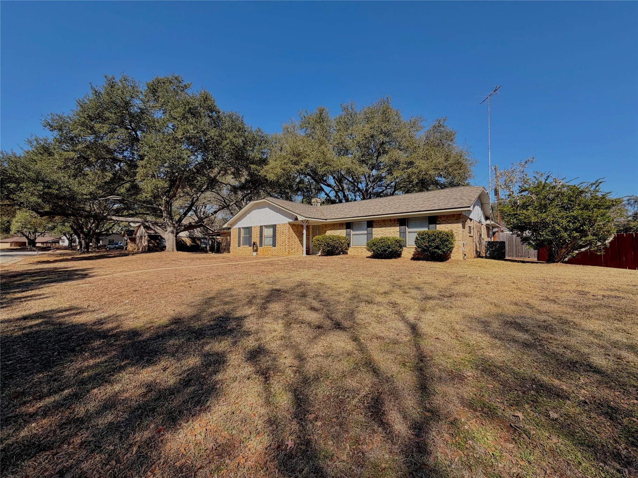 1203 Hollis Dr, Brenham, TX 77833