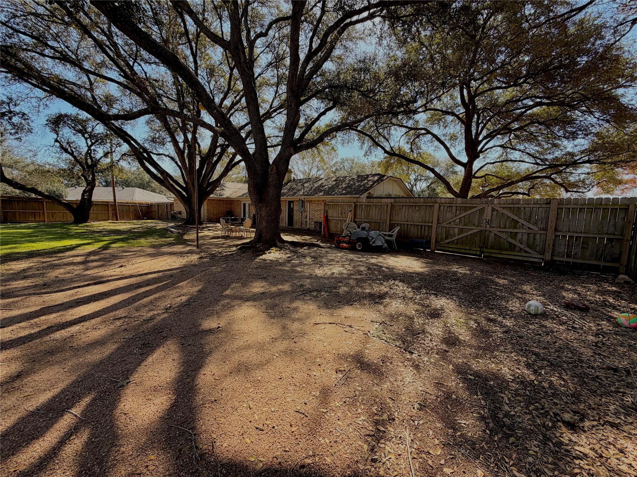 1203 Hollis Dr, Brenham, TX 77833