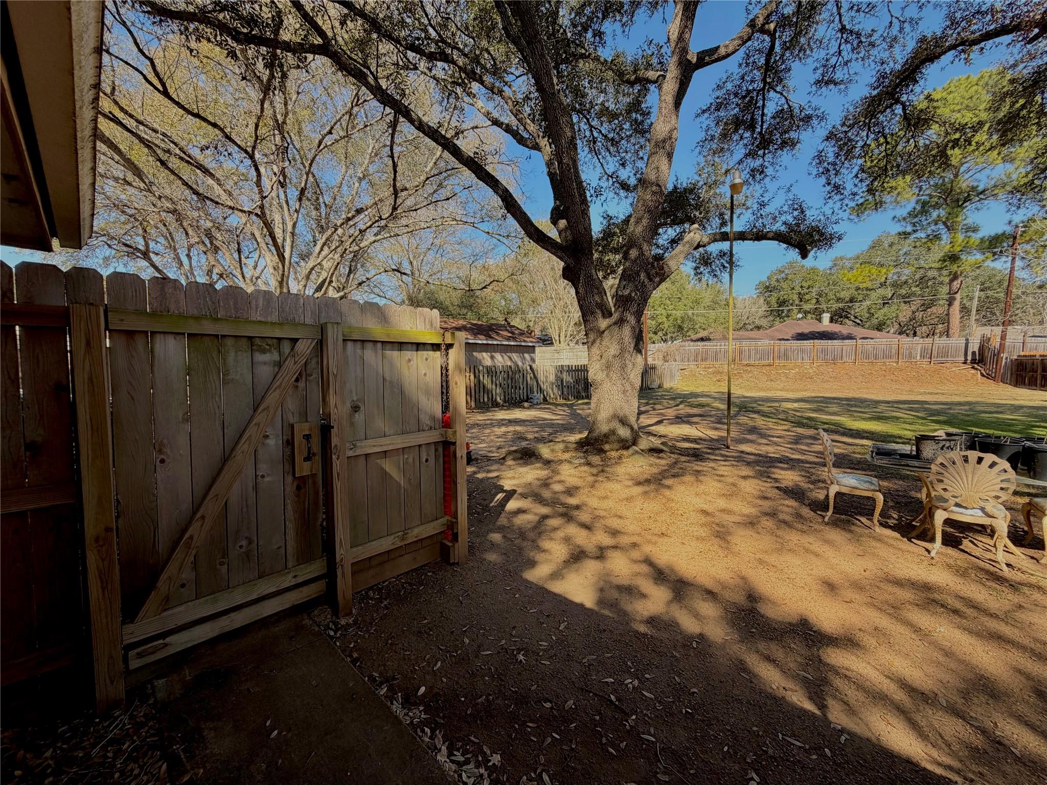 1203 Hollis Dr, Brenham, TX 77833