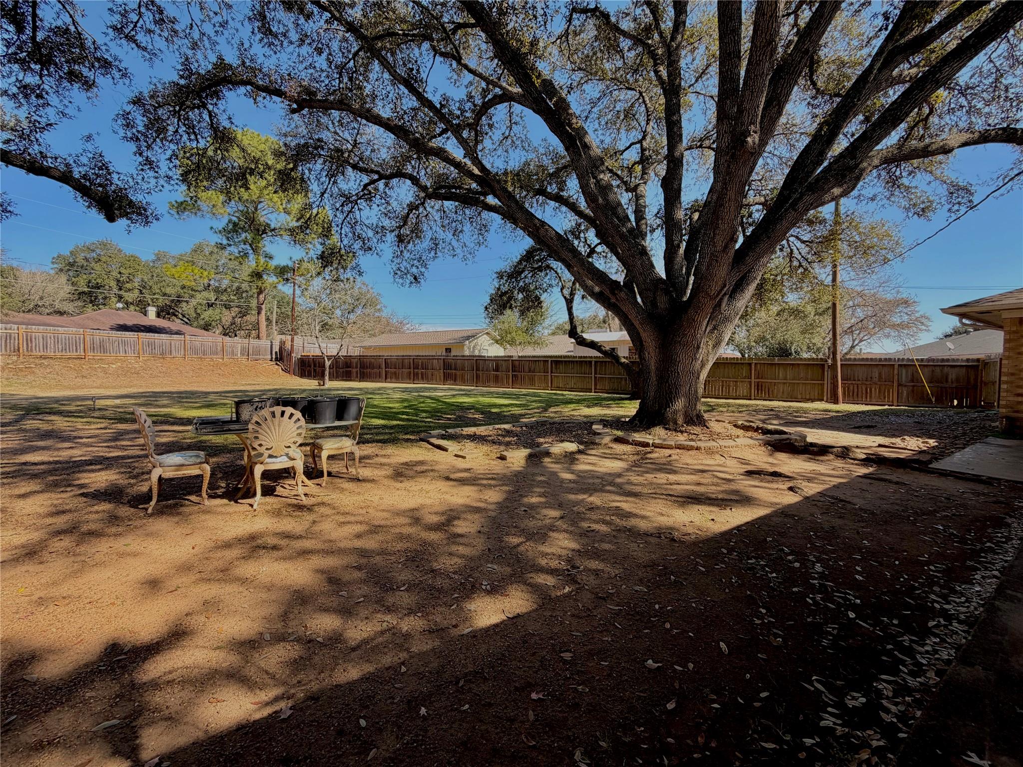 1203 Hollis Dr, Brenham, TX 77833