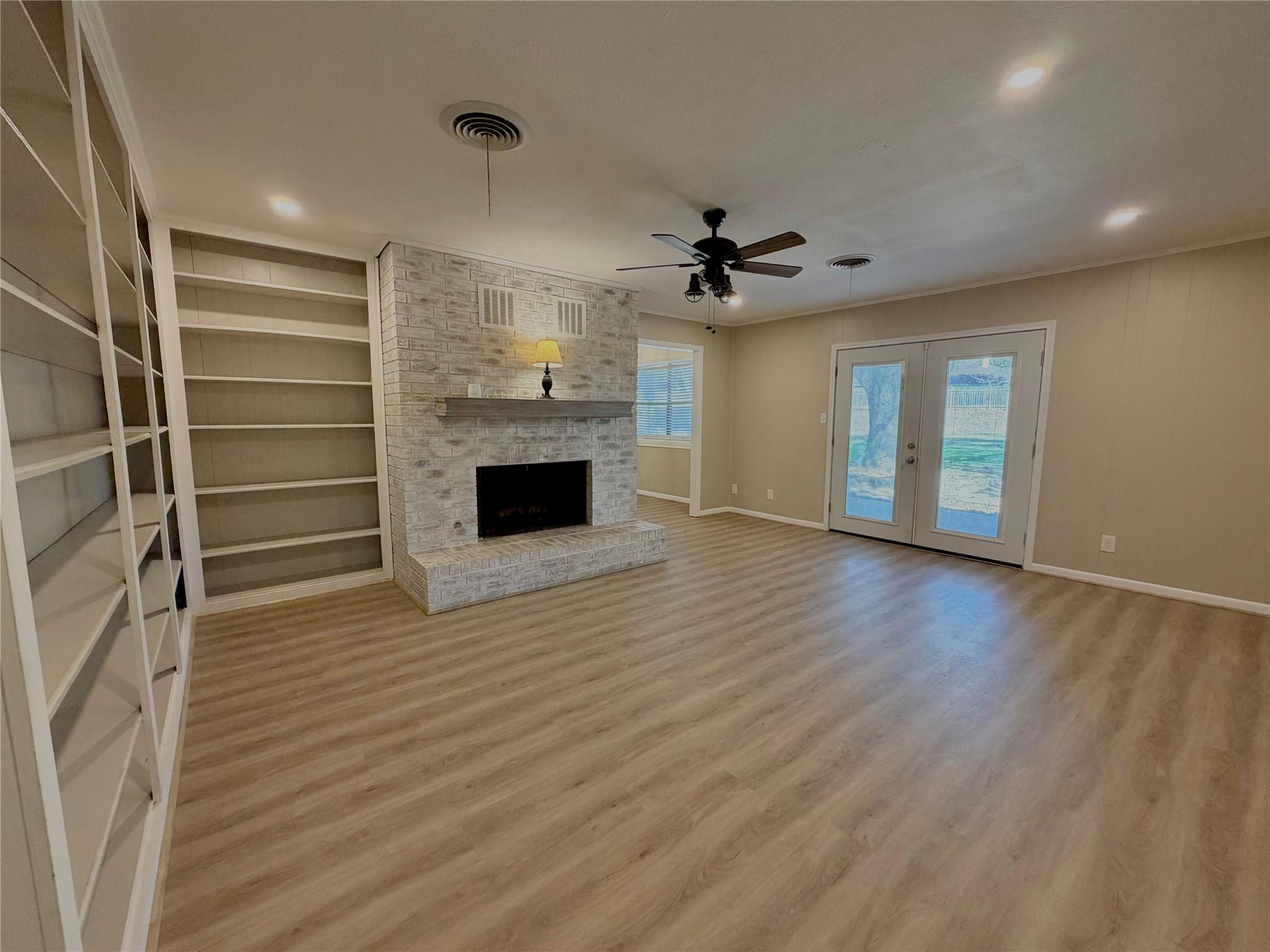 1203 Hollis Dr, Brenham, TX 77833