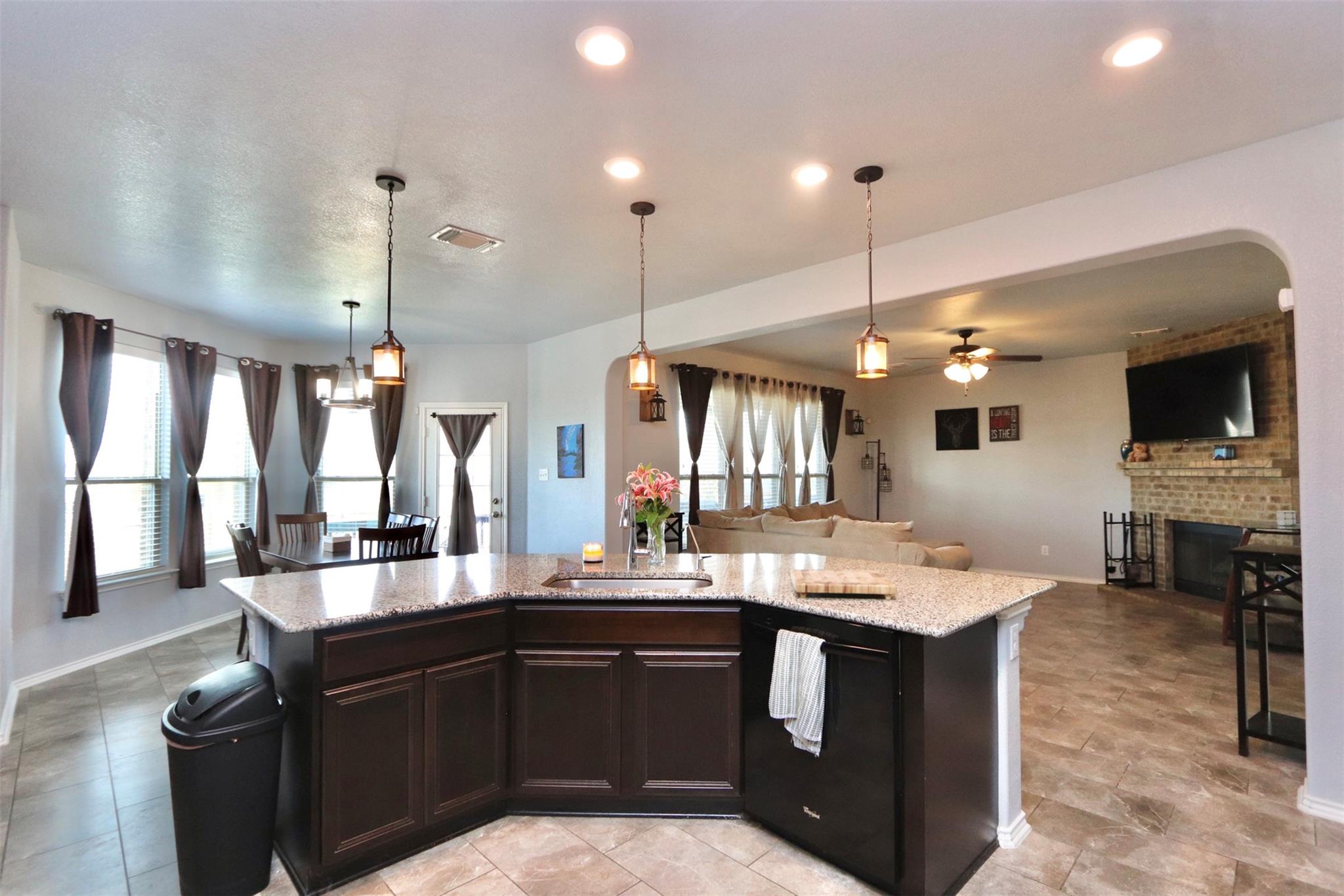 1712 Uhland Dr, Leander, TX 78641