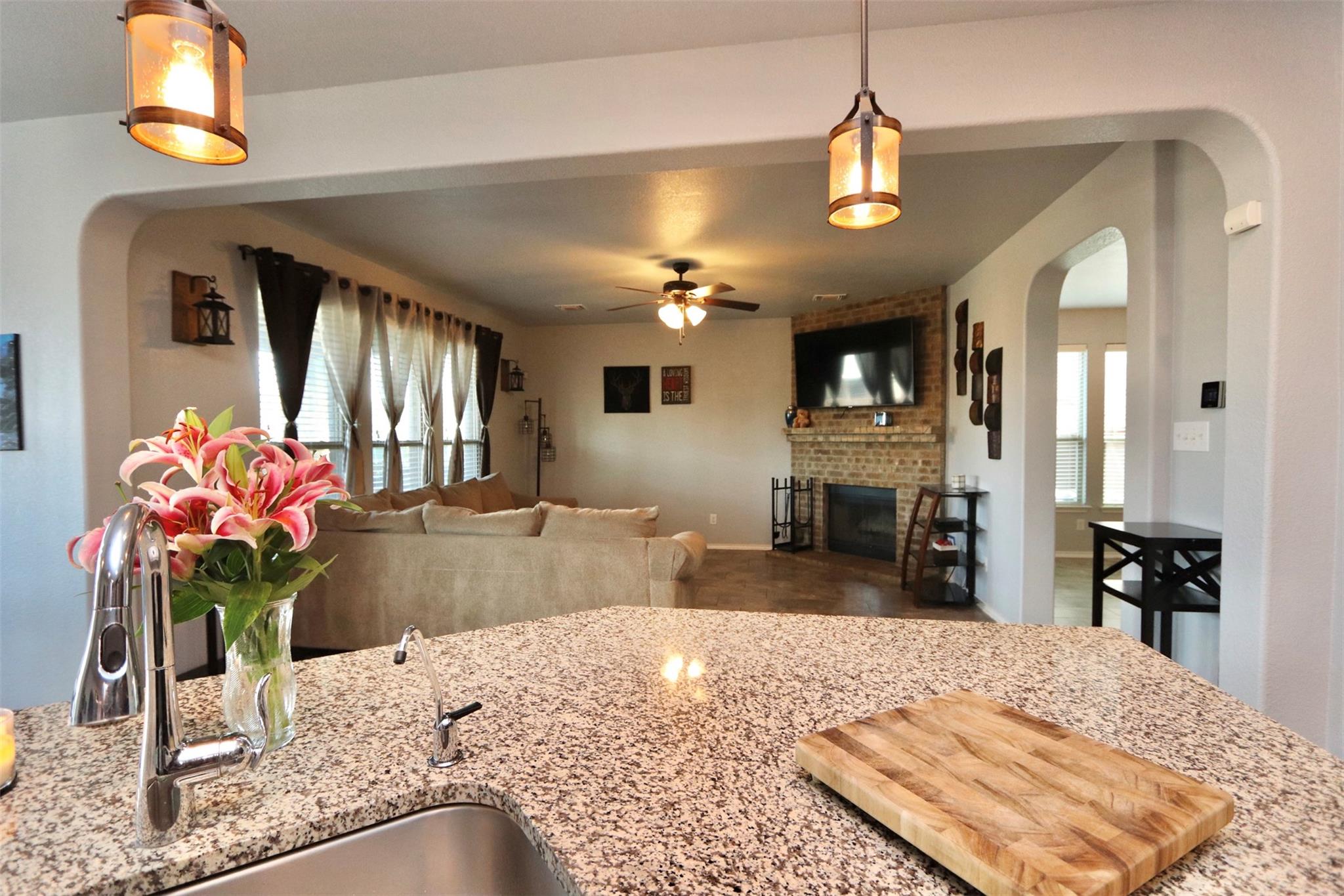 1712 Uhland Dr, Leander, TX 78641