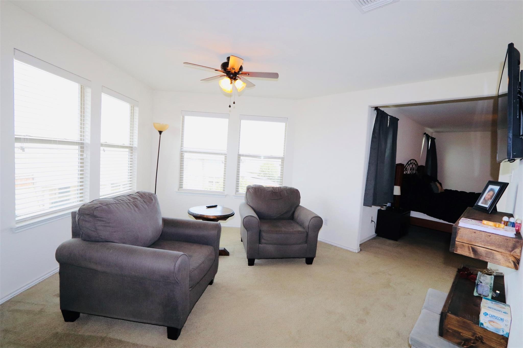 1712 Uhland Dr, Leander, TX 78641