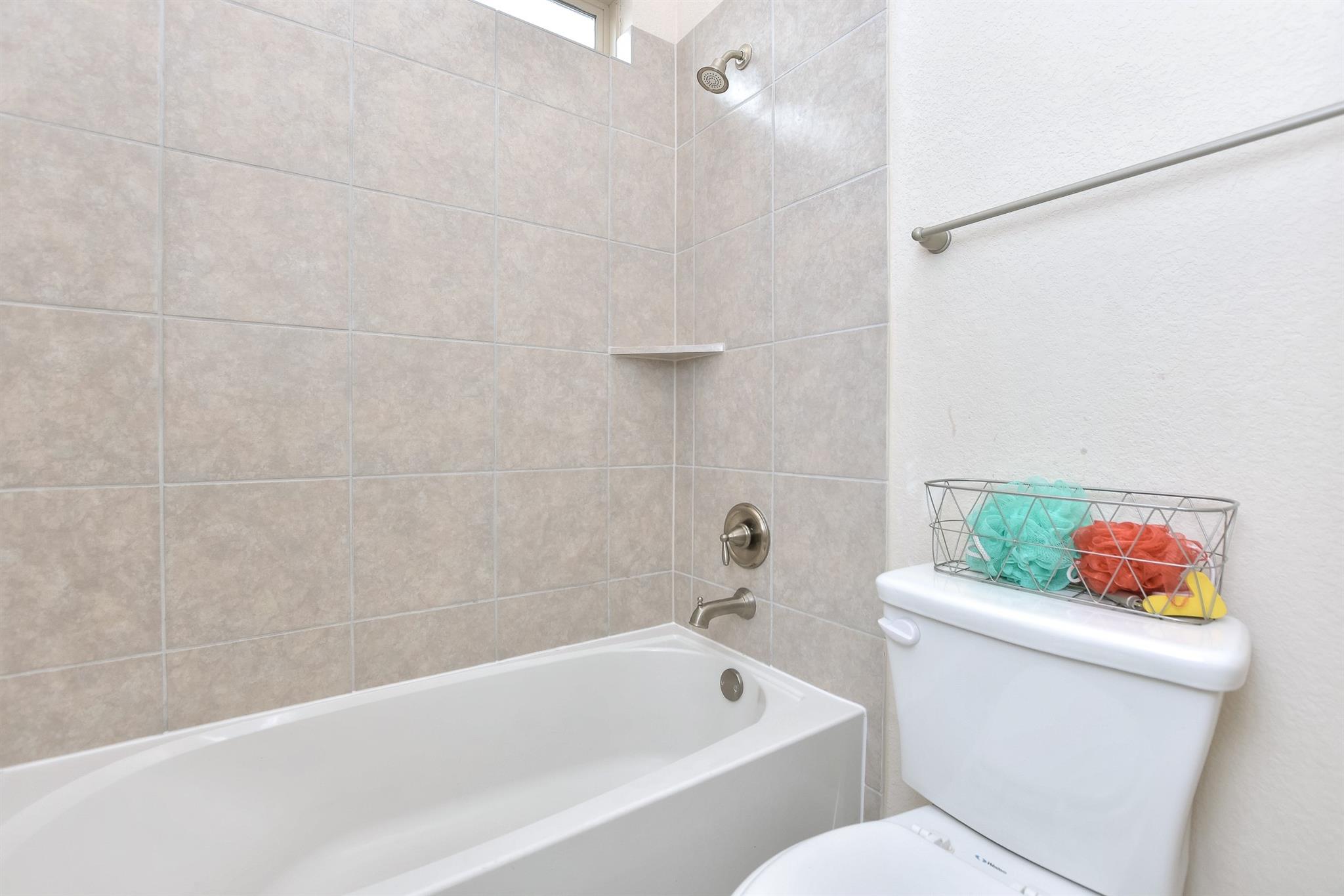 921 Wolcott Dr, Leander, TX 78641