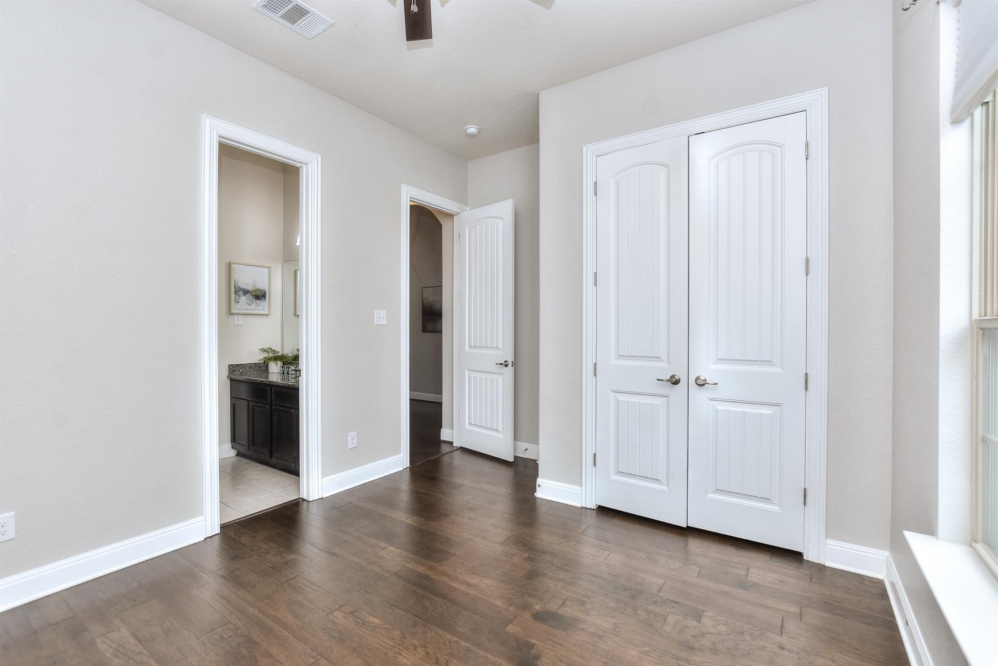 921 Wolcott Dr, Leander, TX 78641