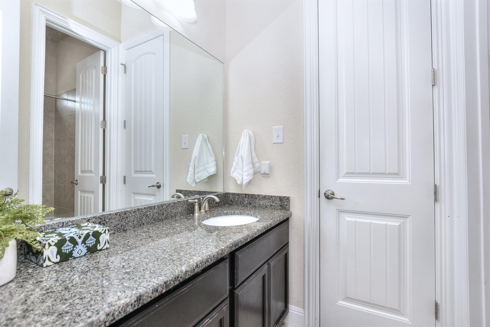 921 Wolcott Dr, Leander, TX 78641