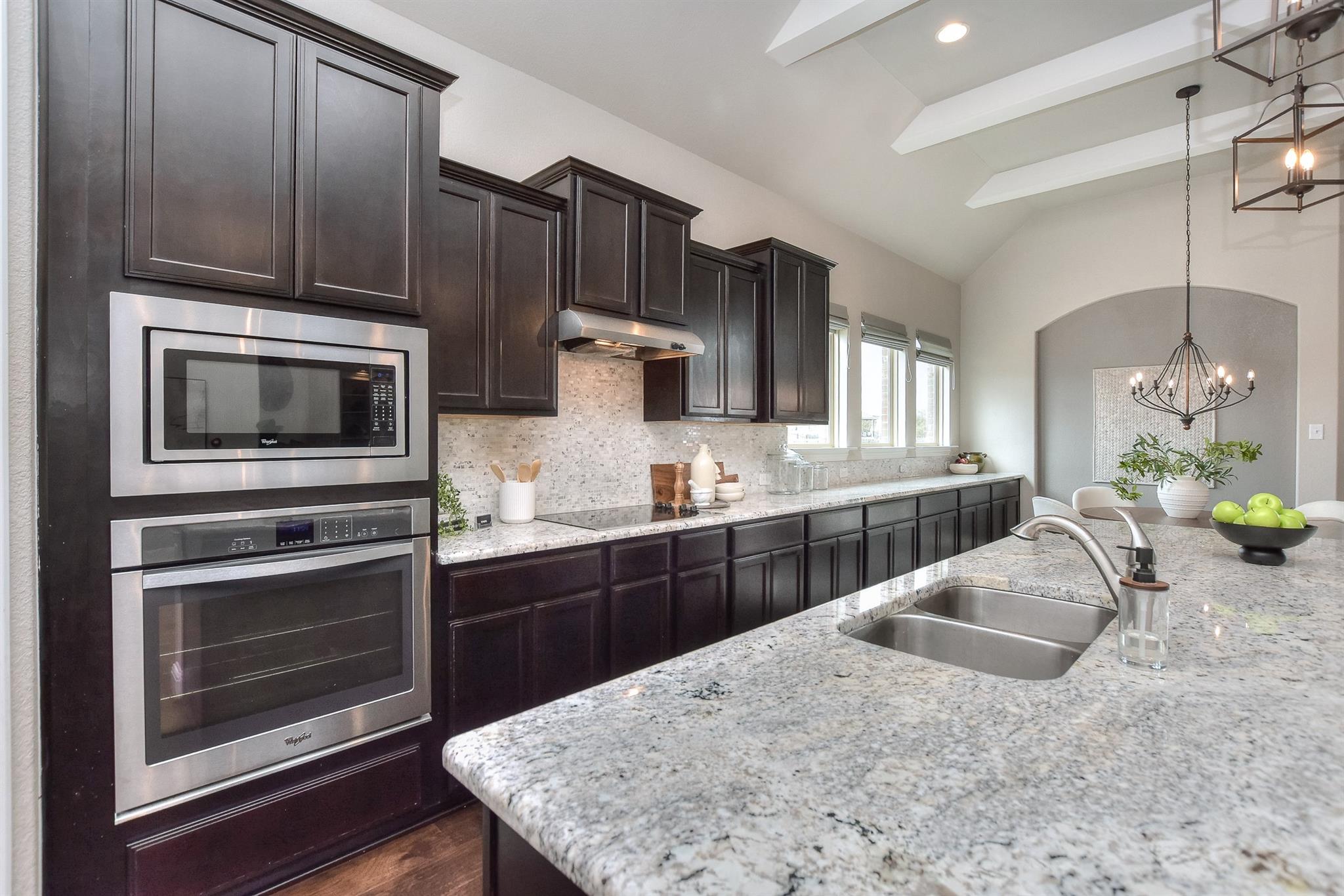 921 Wolcott Dr, Leander, TX 78641