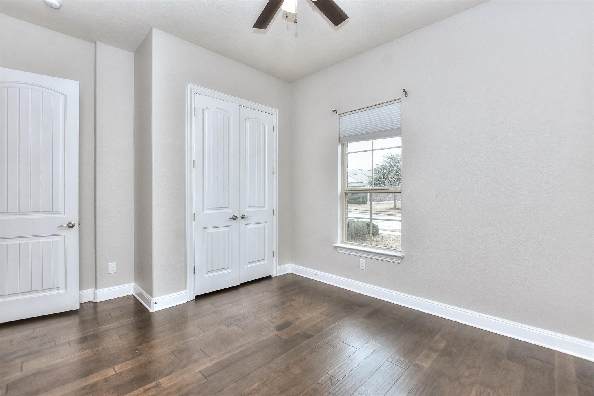 921 Wolcott Dr, Leander, TX 78641