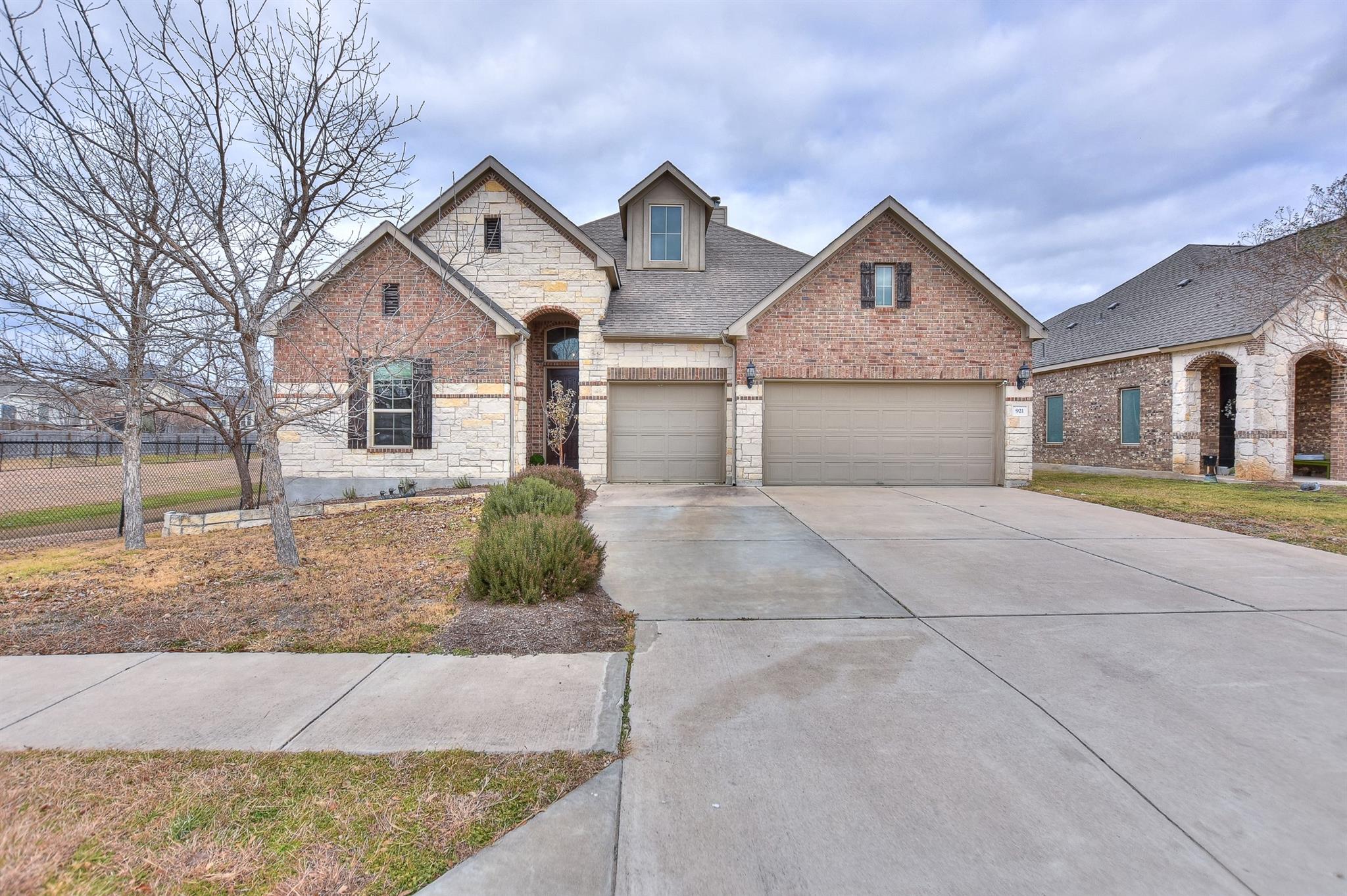 921 Wolcott Dr, Leander, TX 78641