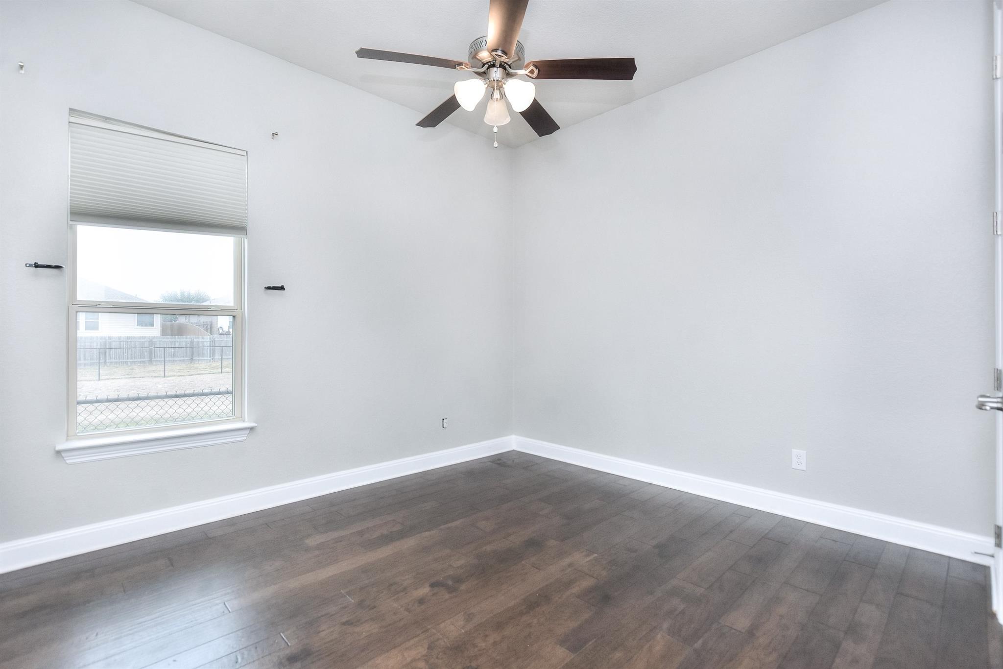 921 Wolcott Dr, Leander, TX 78641