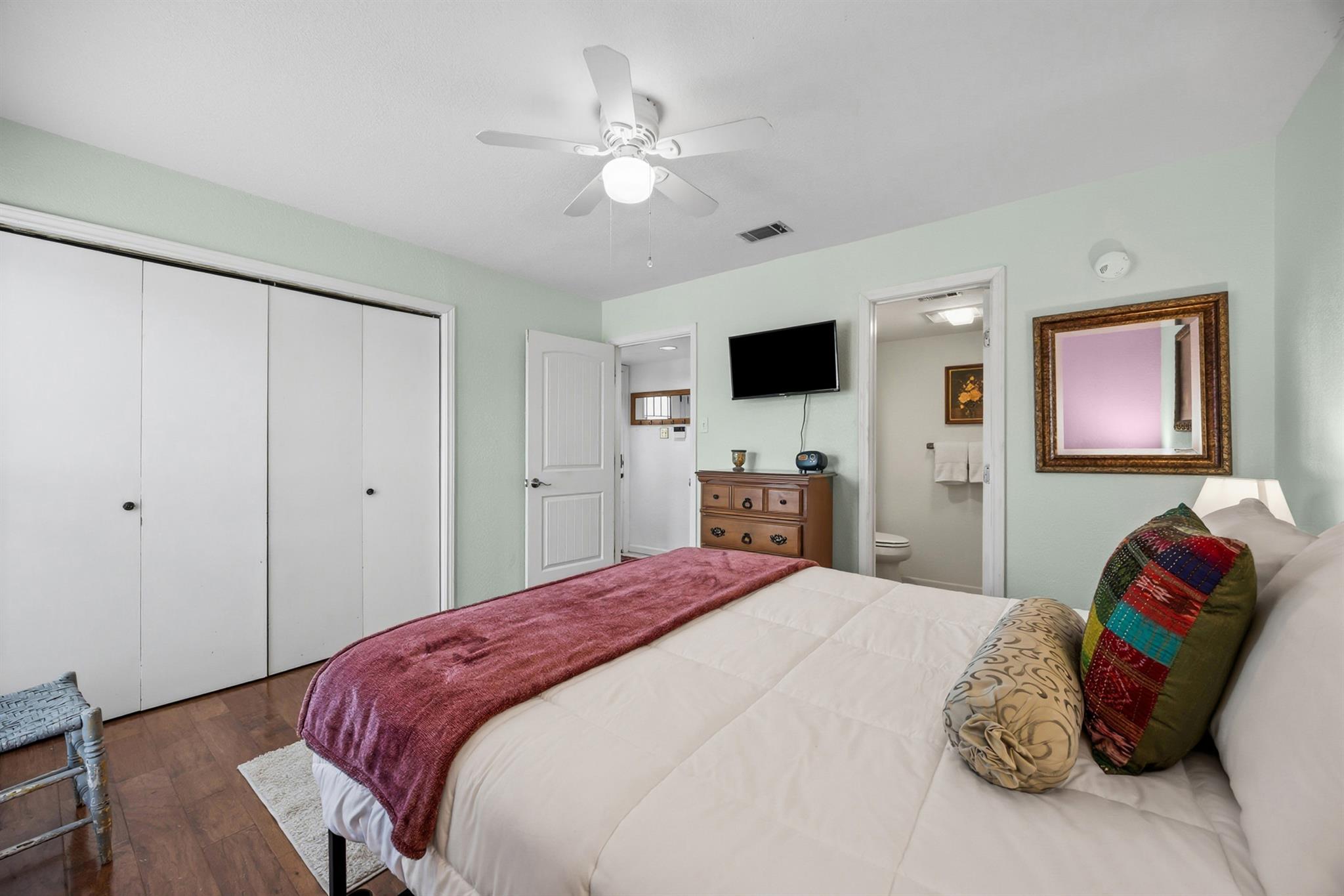 4 Cypress Fairway Vlg, Wimberley, TX 78676