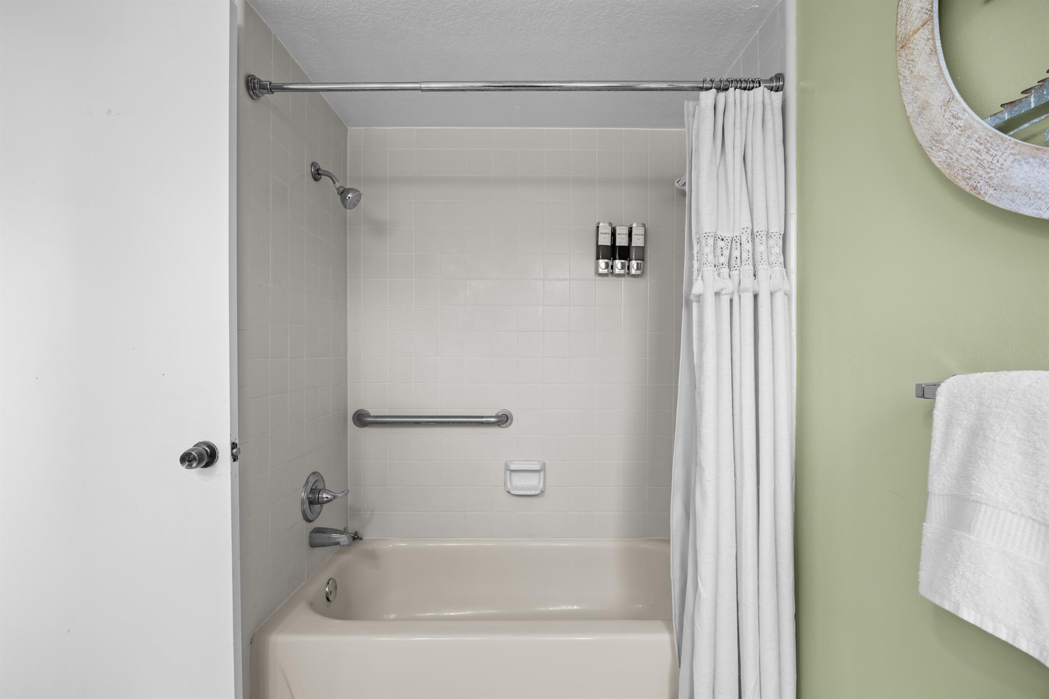 4 Cypress Fairway Vlg, Wimberley, TX 78676