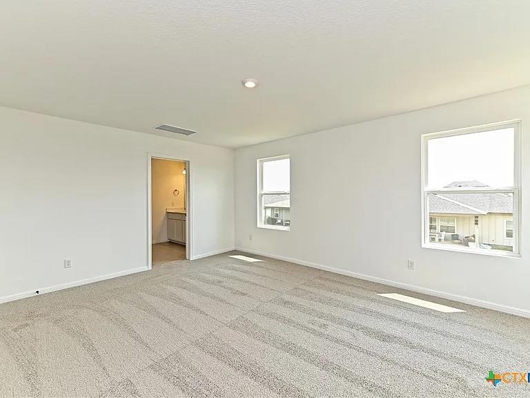 157 Seattle Slew Dr, Jarrell, TX 76537