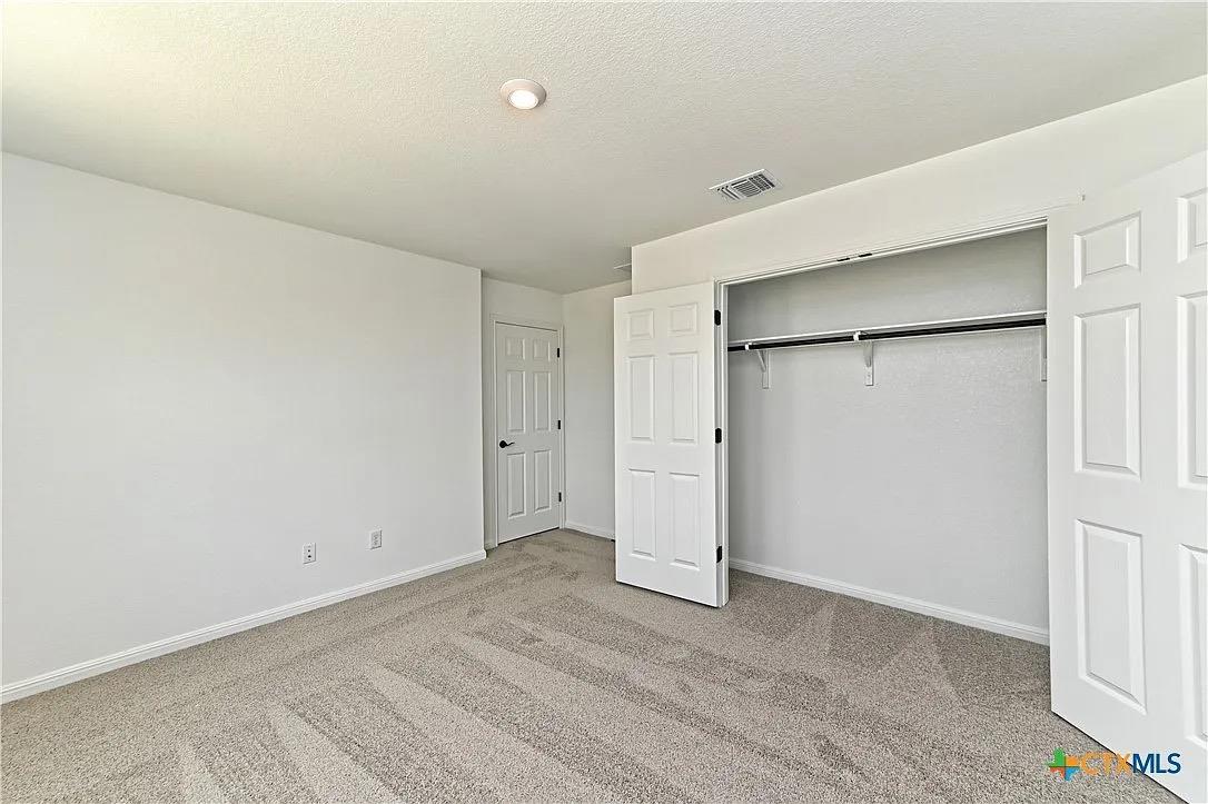 157 Seattle Slew Dr, Jarrell, TX 76537