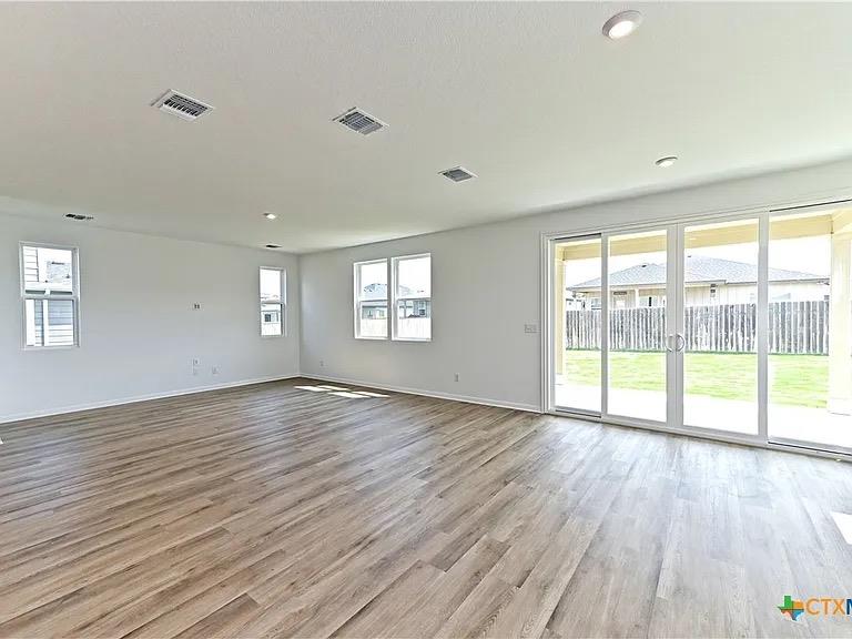 157 Seattle Slew Dr, Jarrell, TX 76537