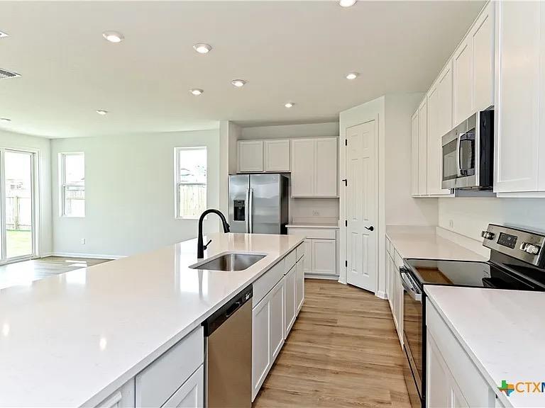 157 Seattle Slew Dr, Jarrell, TX 76537