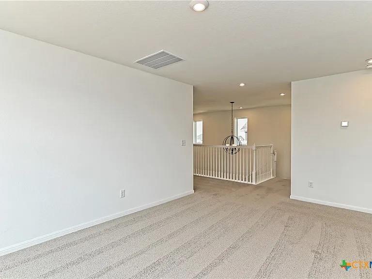 157 Seattle Slew Dr, Jarrell, TX 76537