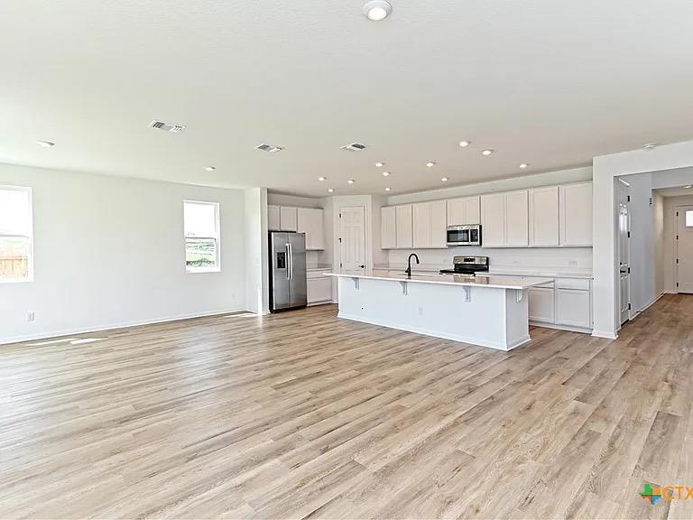 157 Seattle Slew Dr, Jarrell, TX 76537