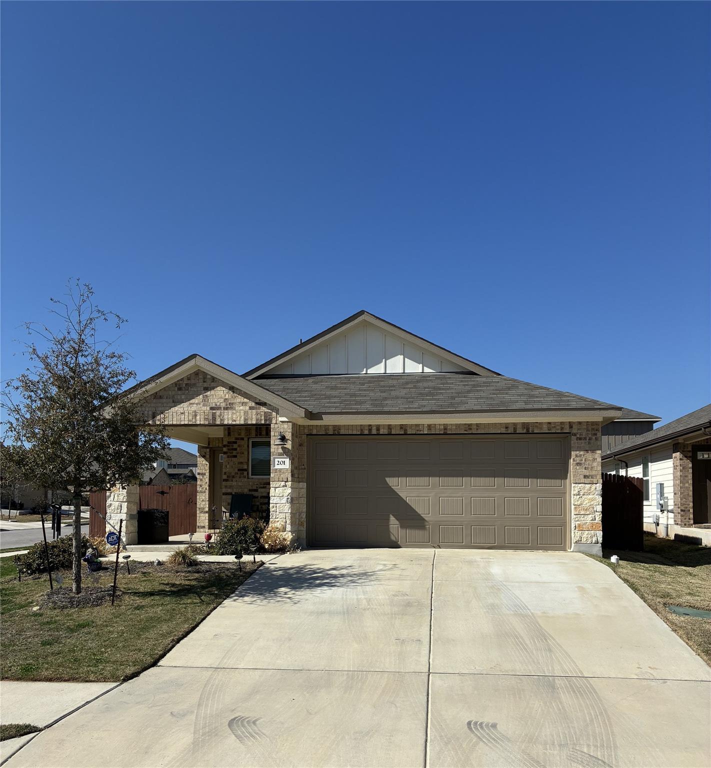 201 Longmount Cv, Liberty Hill, TX 78642