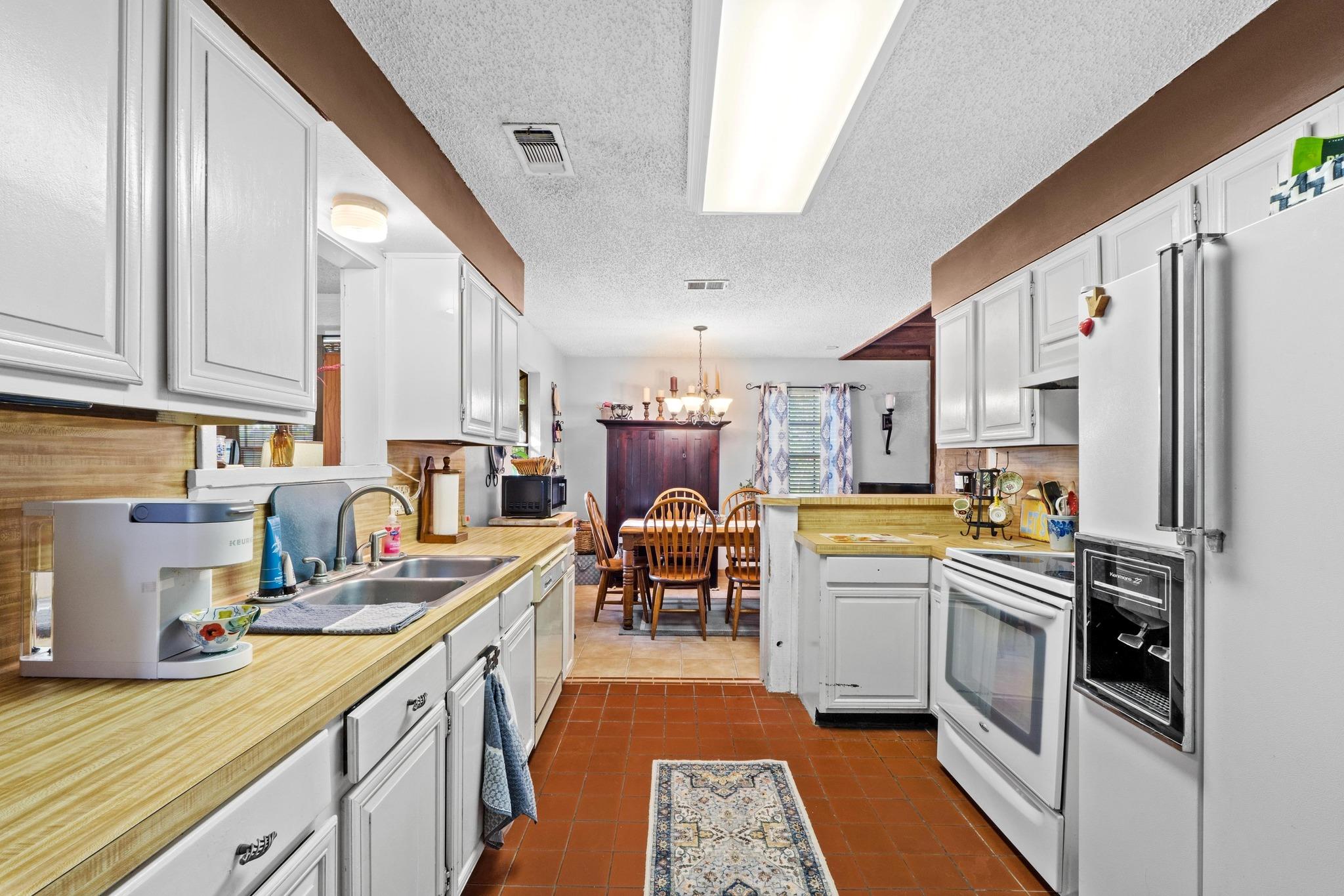 103 S LAURELWOOD DRIVE Dr S, Austin, TX 78733