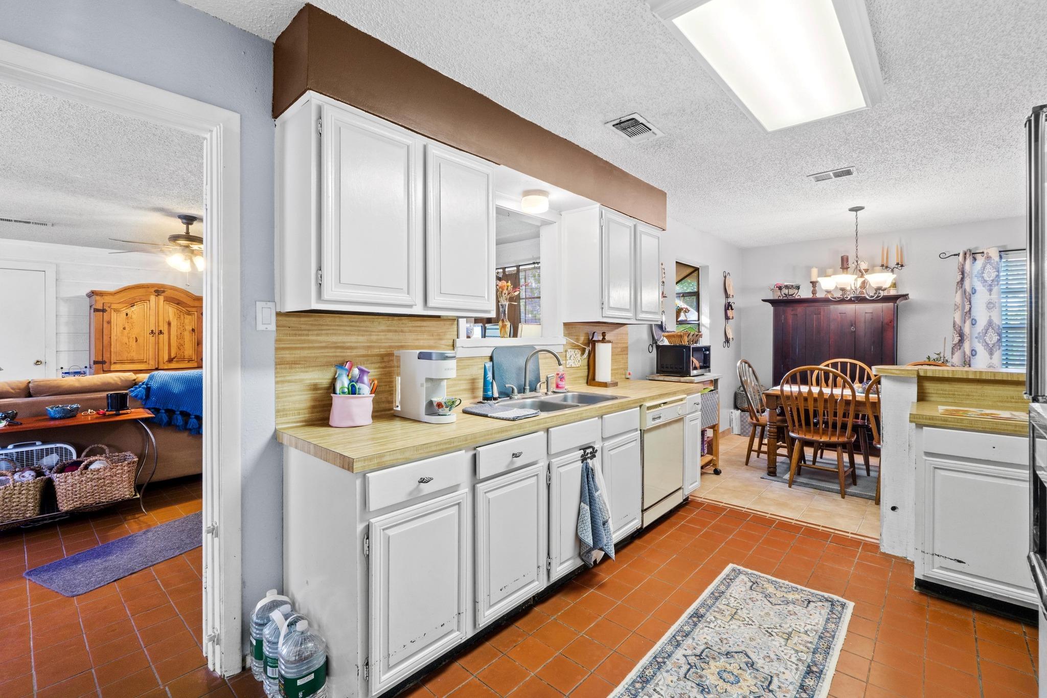 103 S LAURELWOOD DRIVE Dr S, Austin, TX 78733