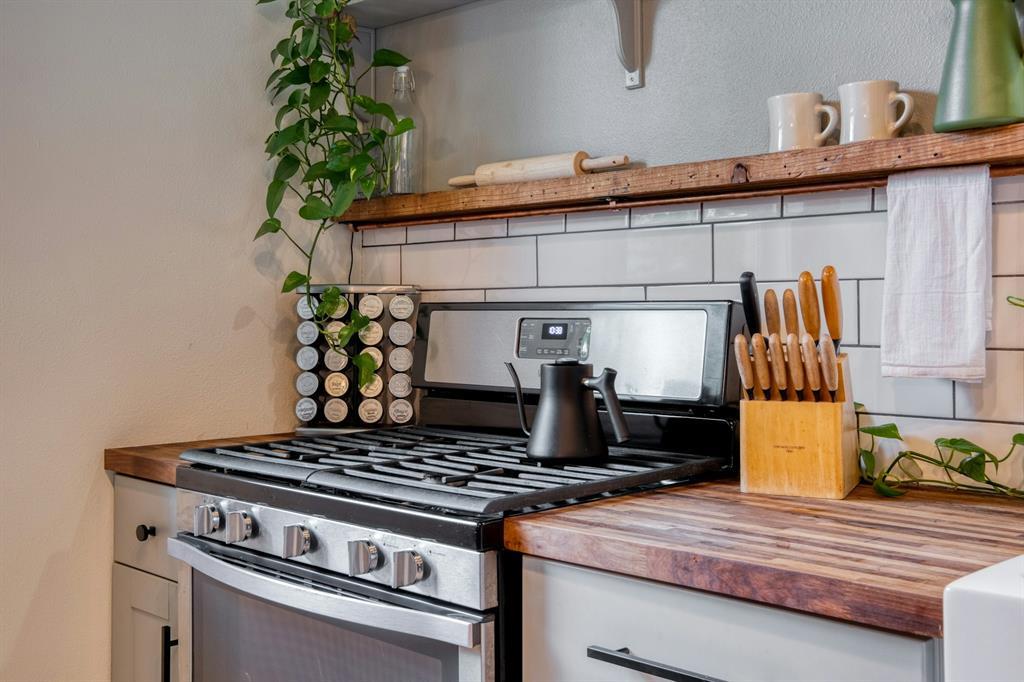 1012 Speegle St, Taylor, TX 76574