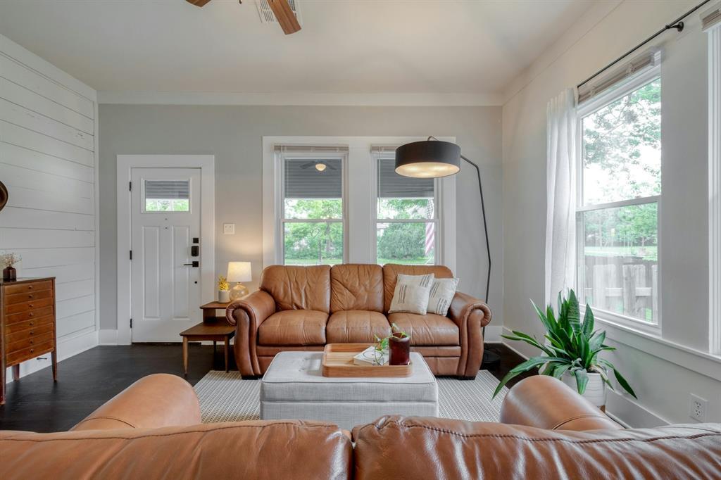 1012 Speegle St, Taylor, TX 76574