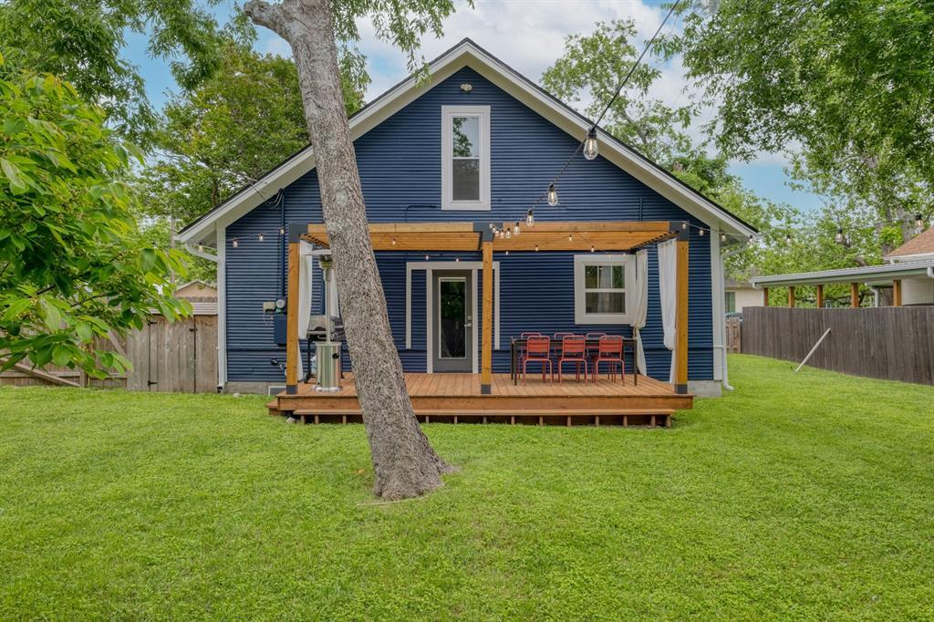 1012 Speegle St, Taylor, TX 76574