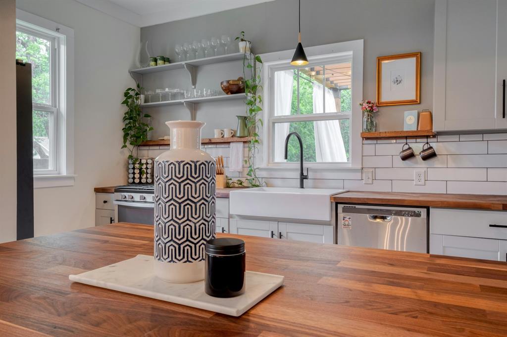 1012 Speegle St, Taylor, TX 76574