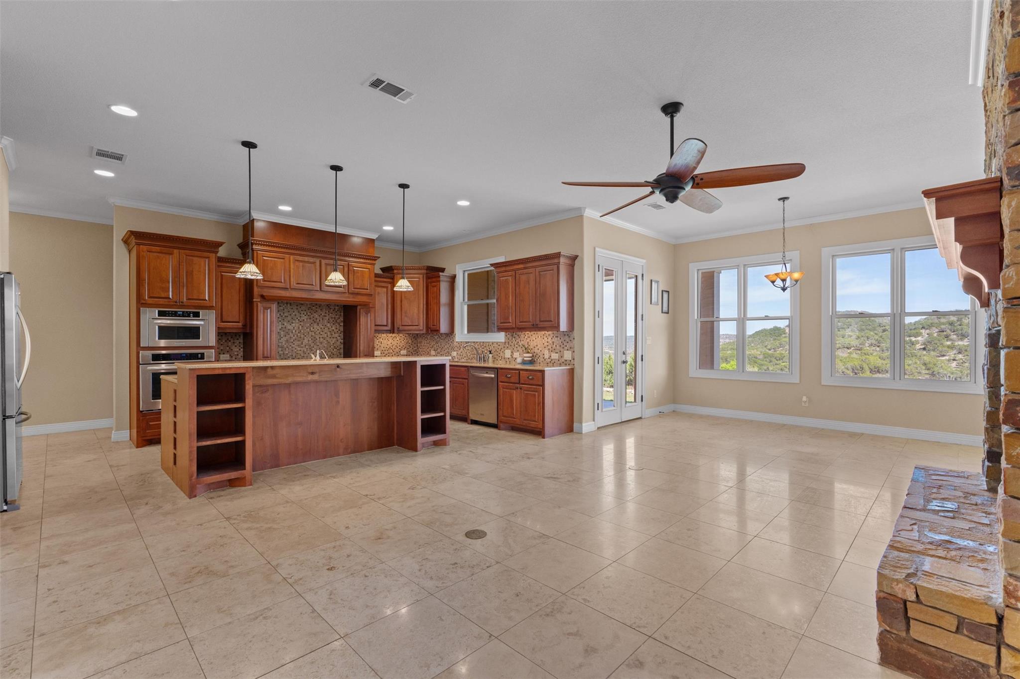25003 Montana Creek Xing, Marble Falls, TX 78654