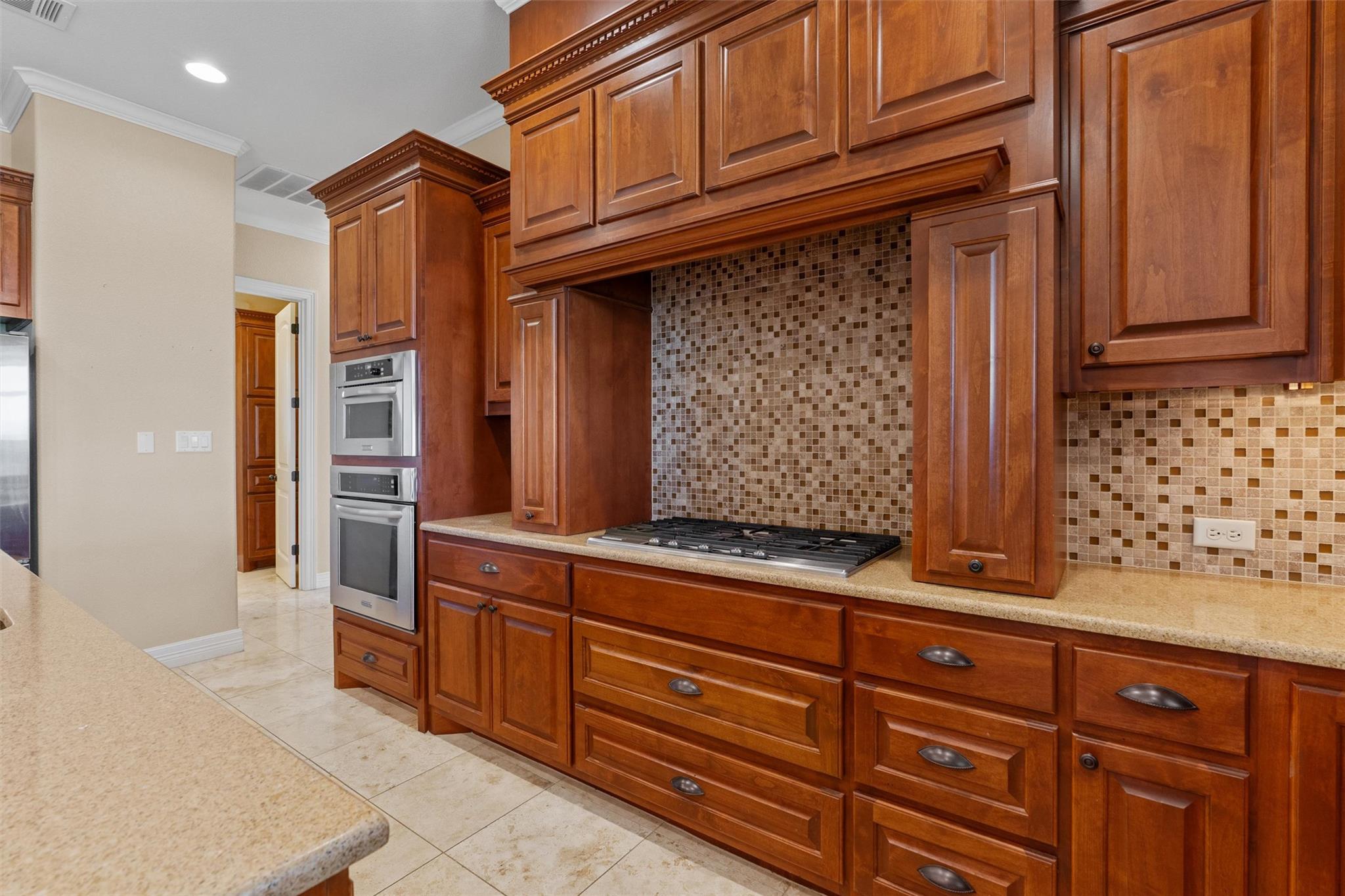 25003 Montana Creek Xing, Marble Falls, TX 78654