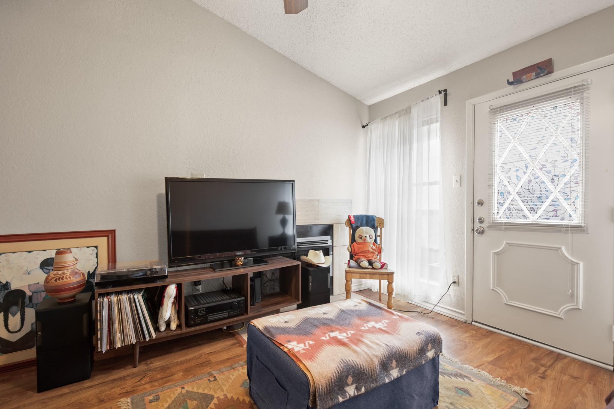 806 W 24th St # 323, Austin, TX 78705