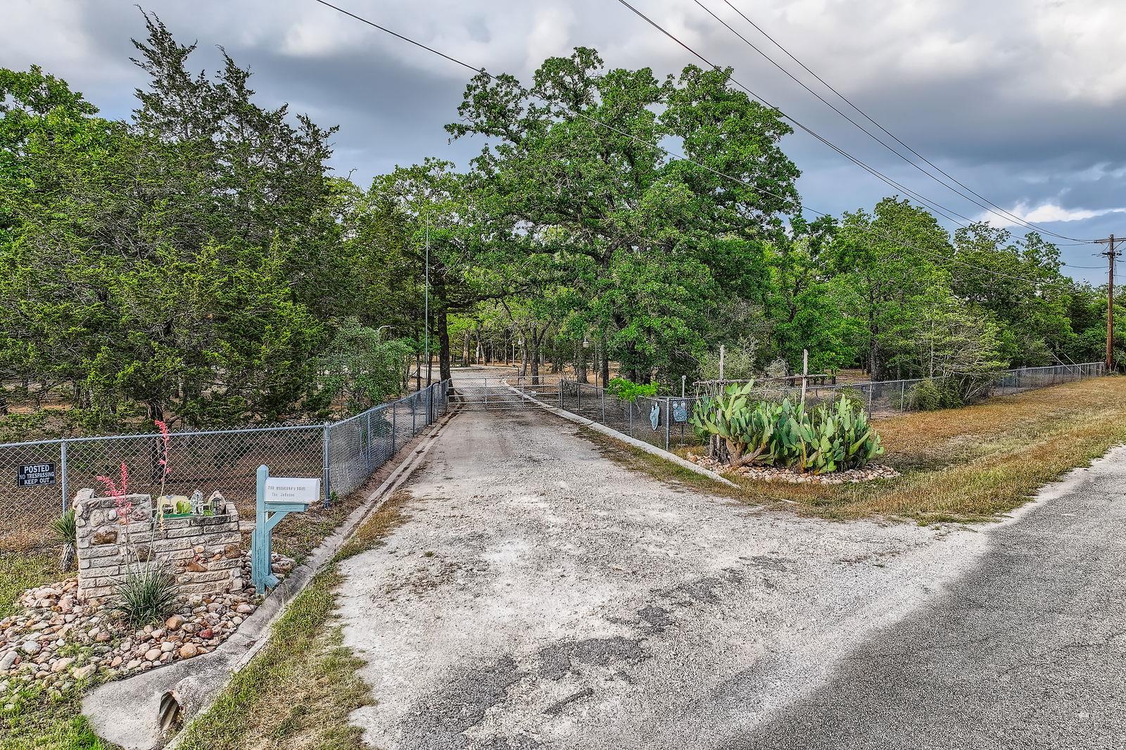 200 Woodlands Dr, Bastrop, TX 78602