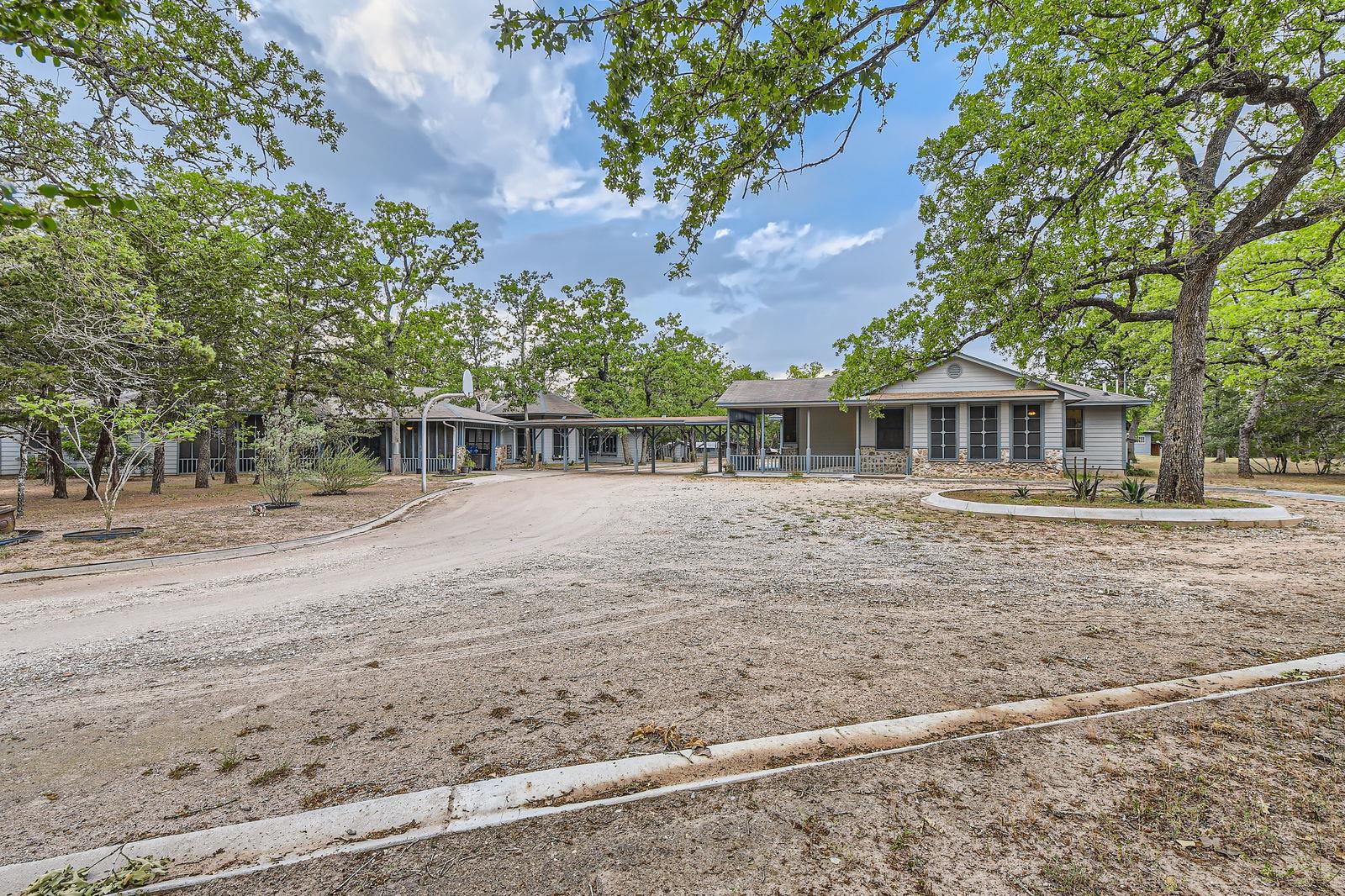 200 Woodlands Dr, Bastrop, TX 78602