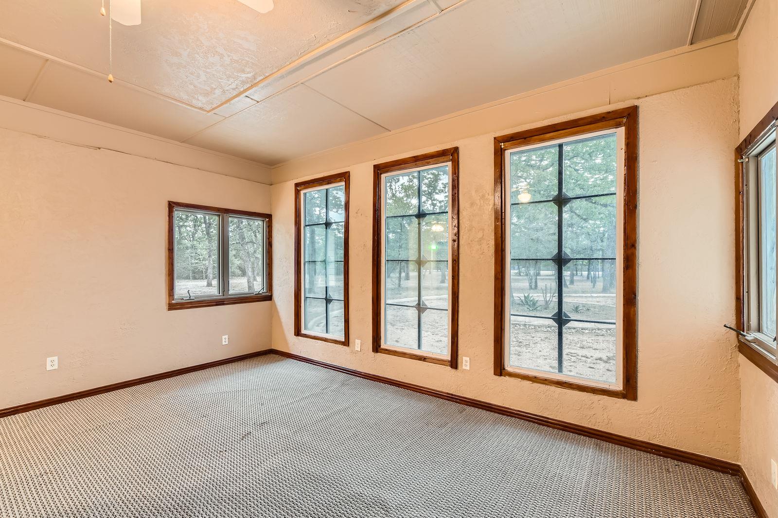 200 Woodlands Dr, Bastrop, TX 78602