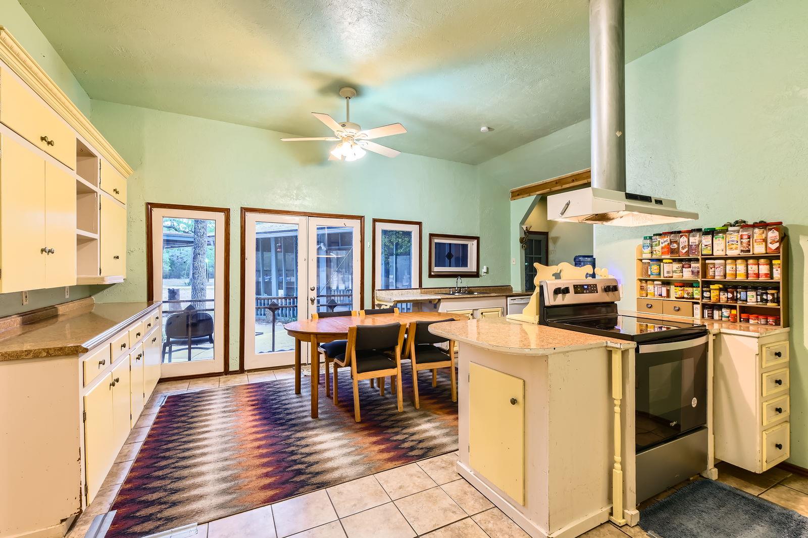 200 Woodlands Dr, Bastrop, TX 78602