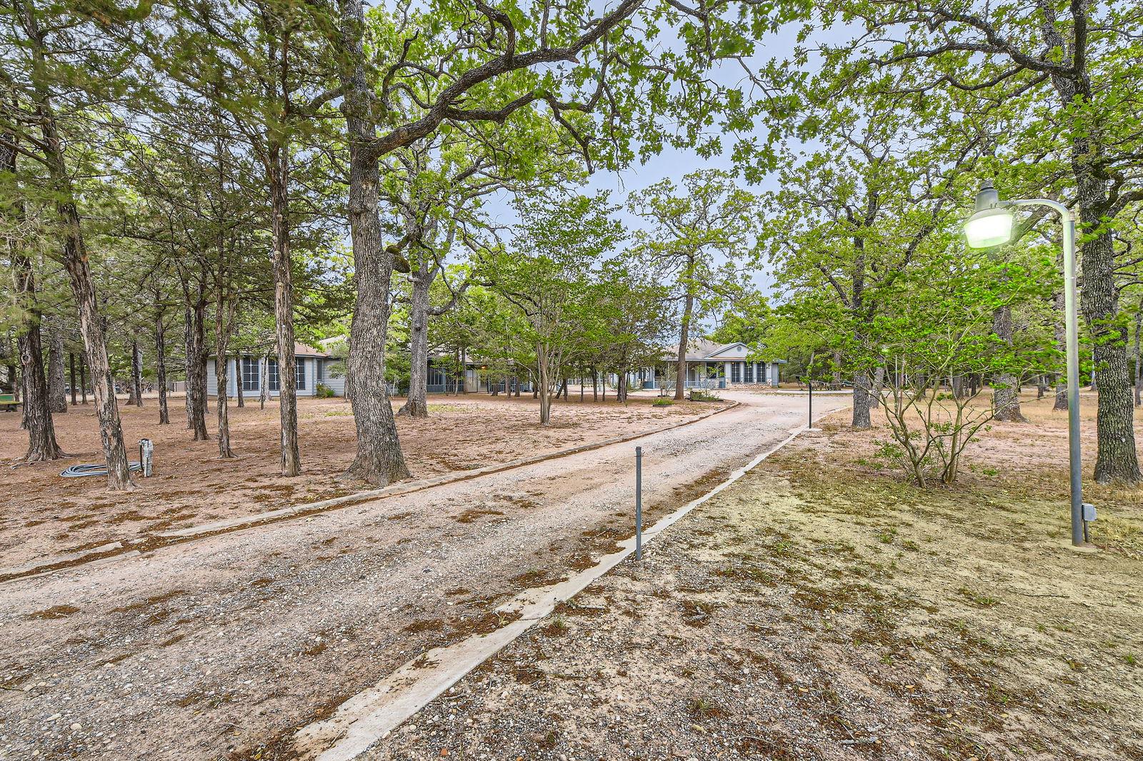 200 Woodlands Dr, Bastrop, TX 78602