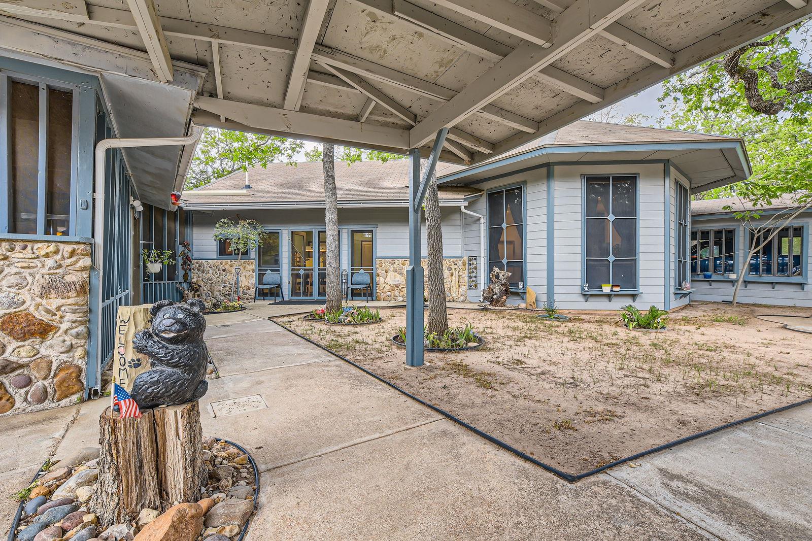 200 Woodlands Dr, Bastrop, TX 78602