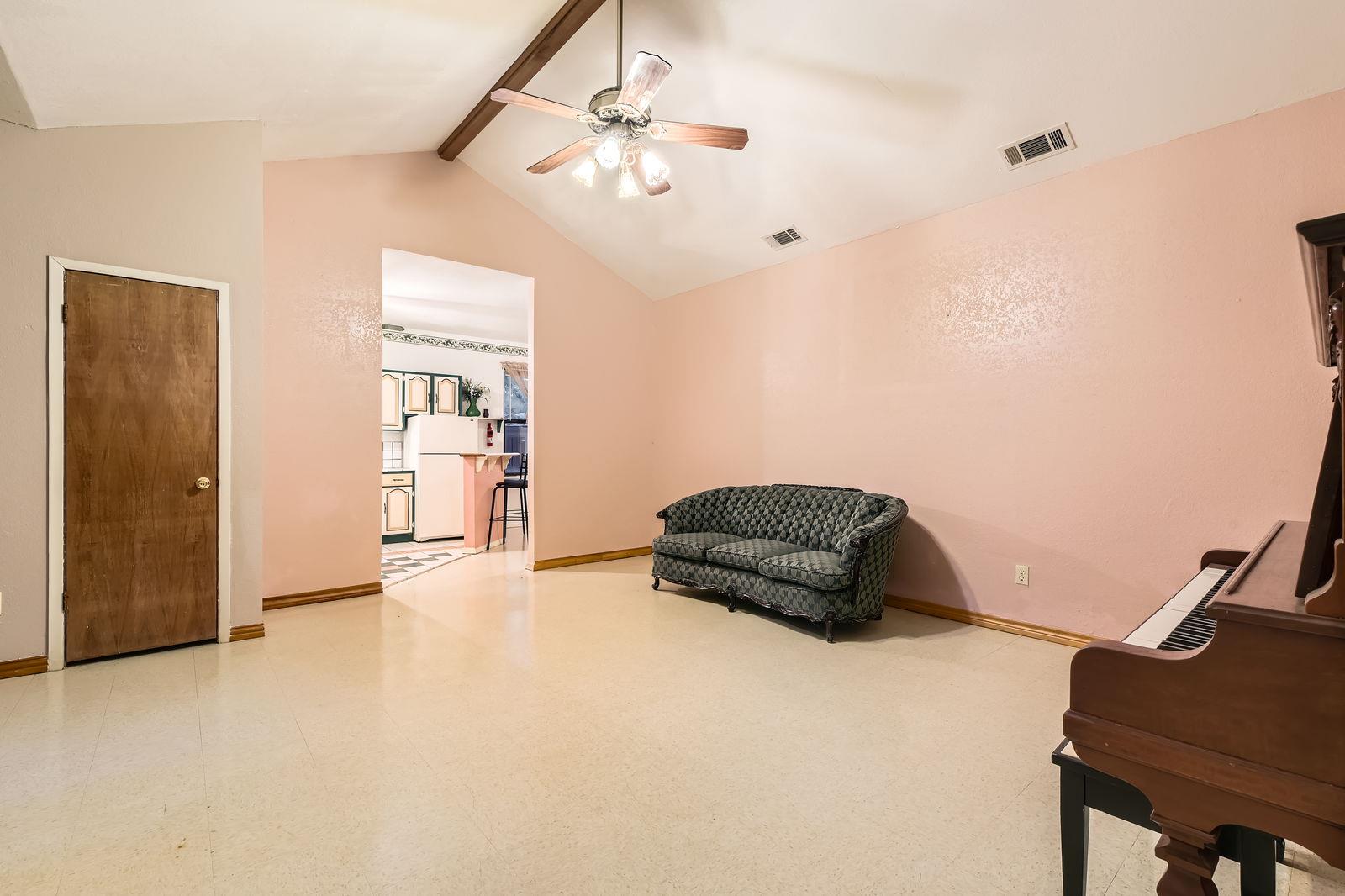 200 Woodlands Dr, Bastrop, TX 78602