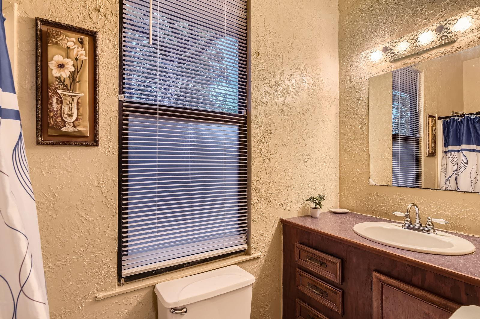 200 Woodlands Dr, Bastrop, TX 78602