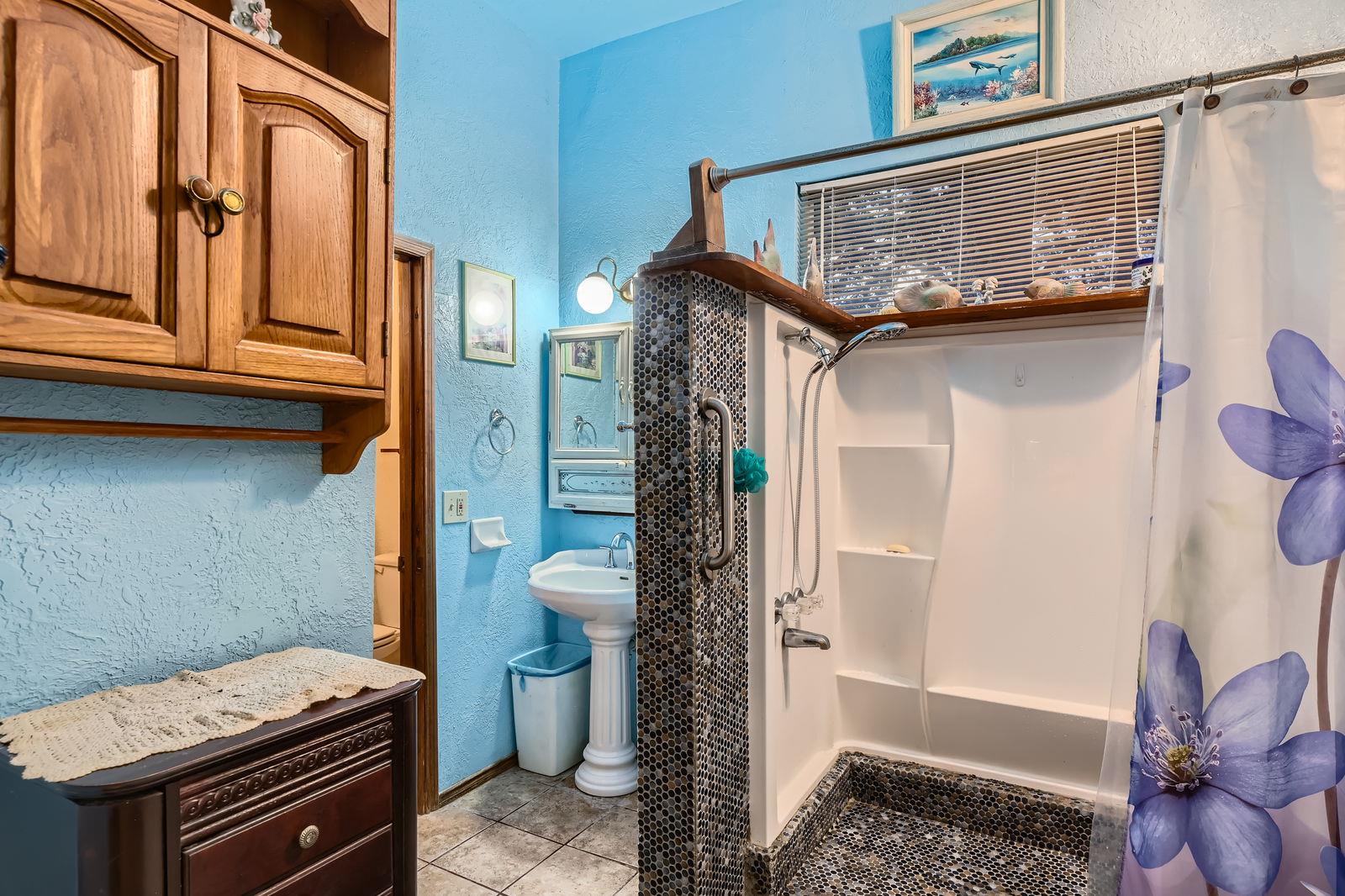 200 Woodlands Dr, Bastrop, TX 78602