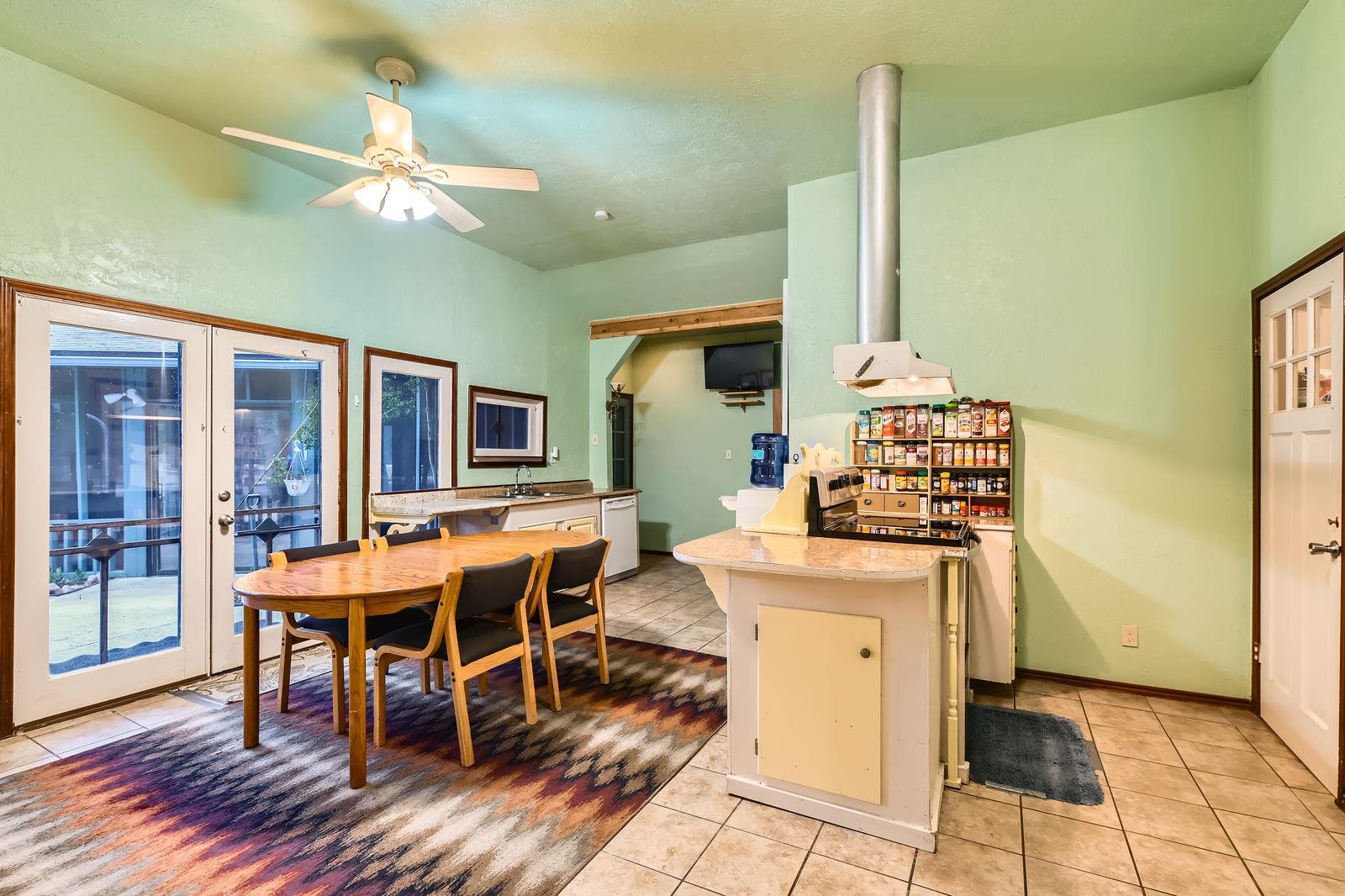 200 Woodlands Dr, Bastrop, TX 78602