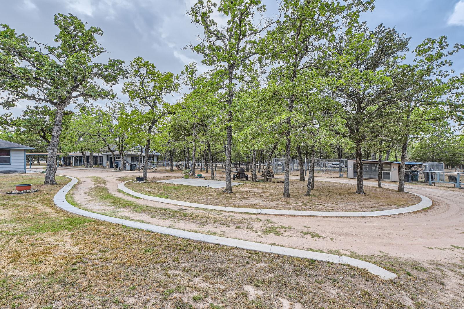 200 Woodlands Dr, Bastrop, TX 78602